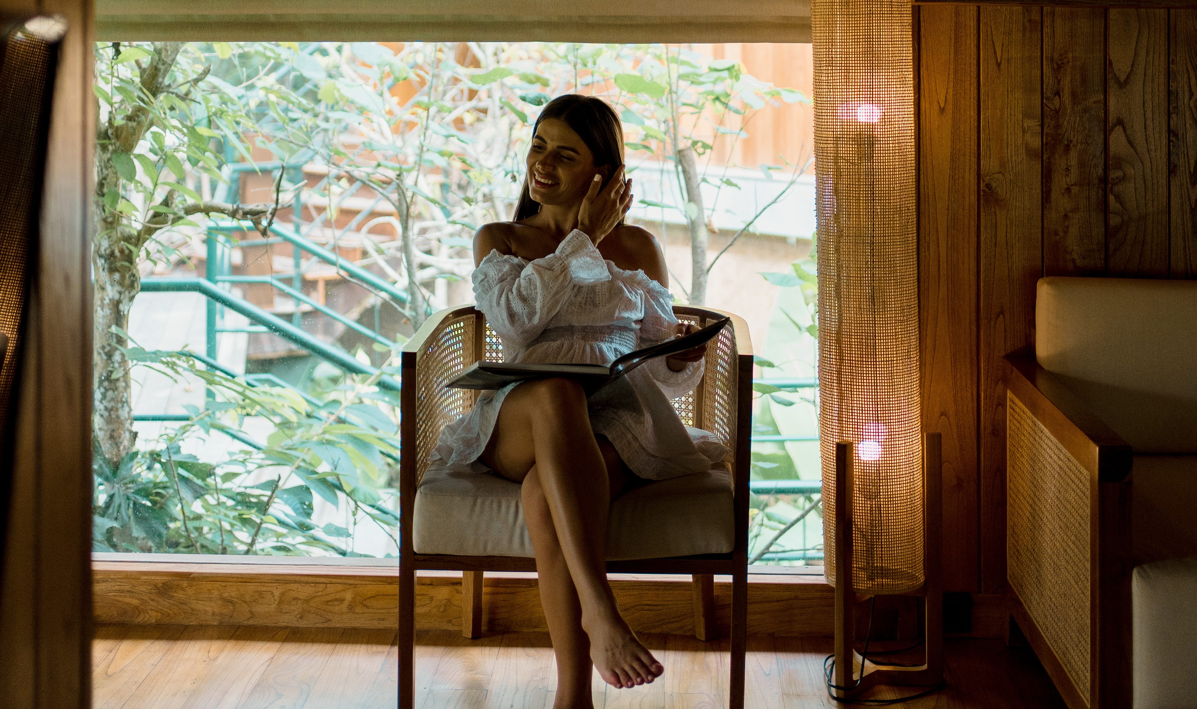 Zithoek van de Deluxe Suite with Private Jacuzzi in het Kappa Senses Ubud op Bali in Indonesie