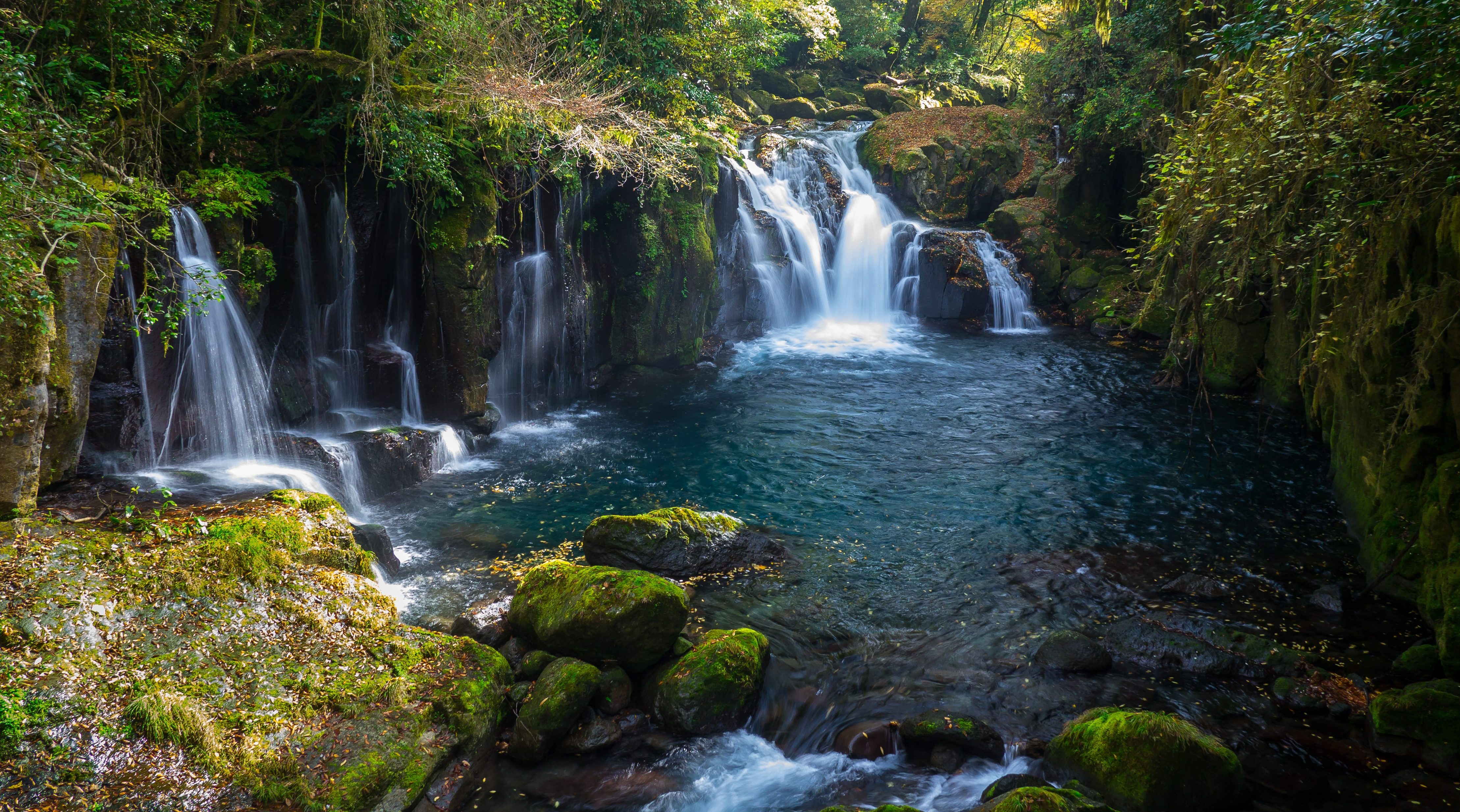 japan-kumamoto-mount-aso-waterval