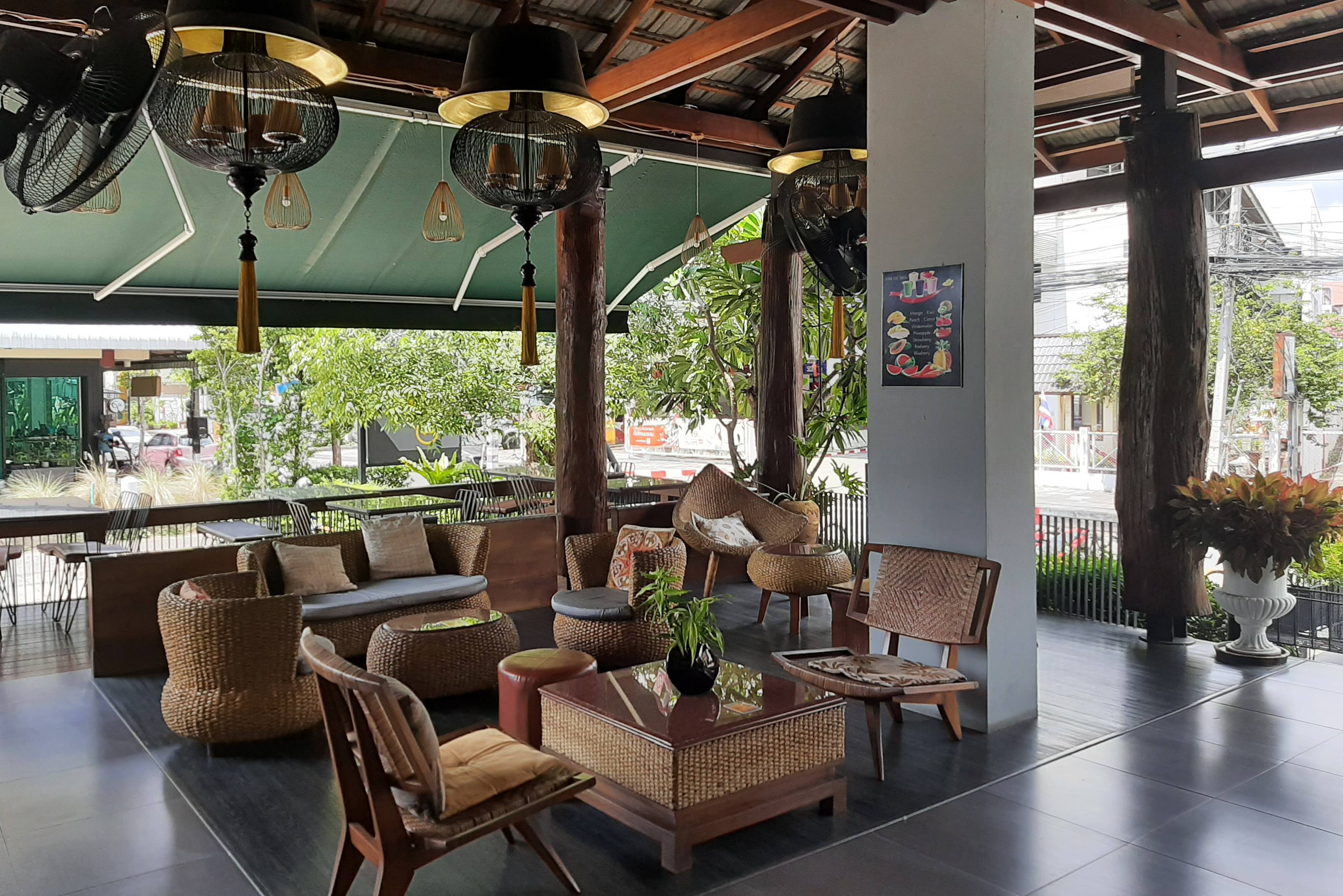 Thailand-Chiang-Mai-Le-Naview-Prasingh-lounge