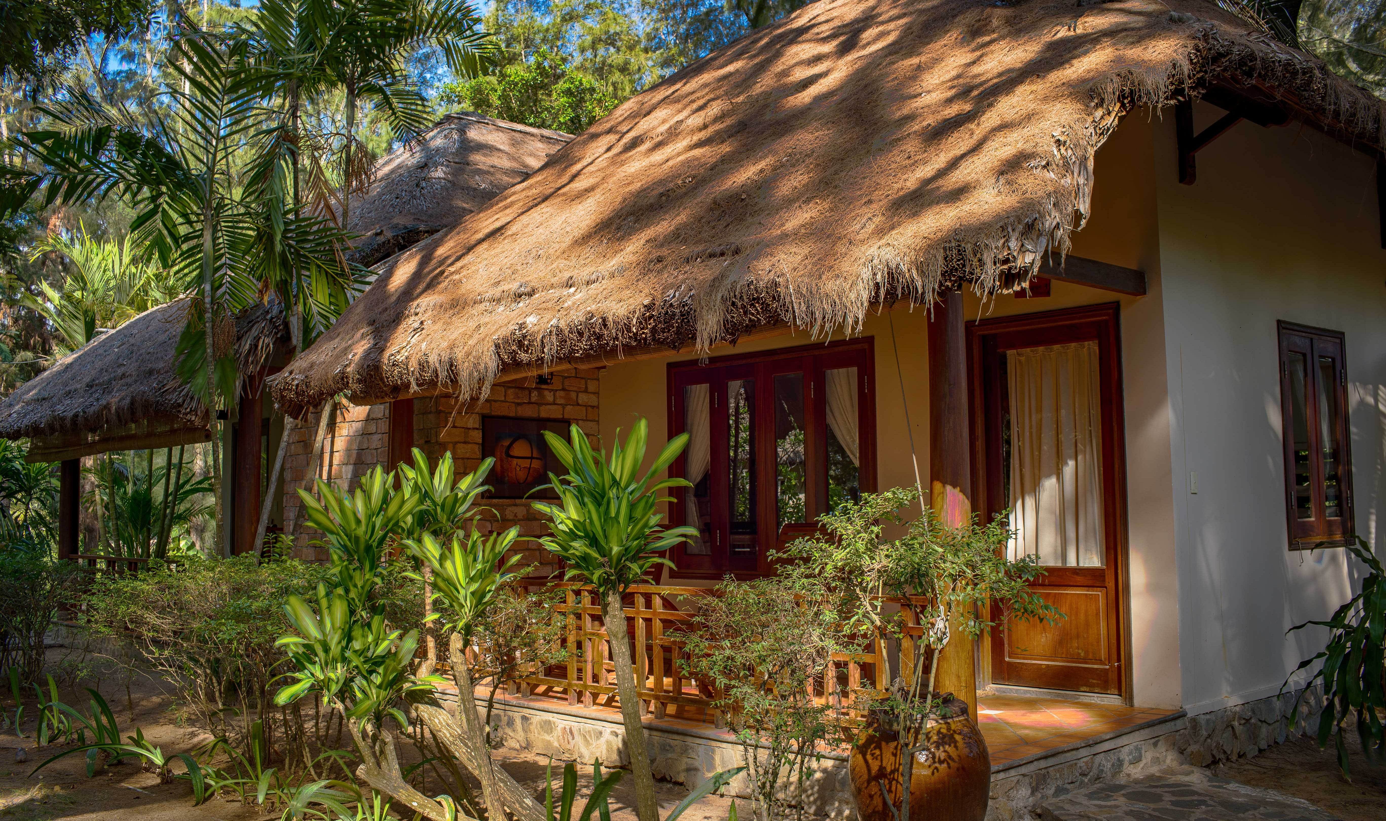 Buitenkant van bungalow in het Ho Tram Beach Boutique Resort in Vietnam