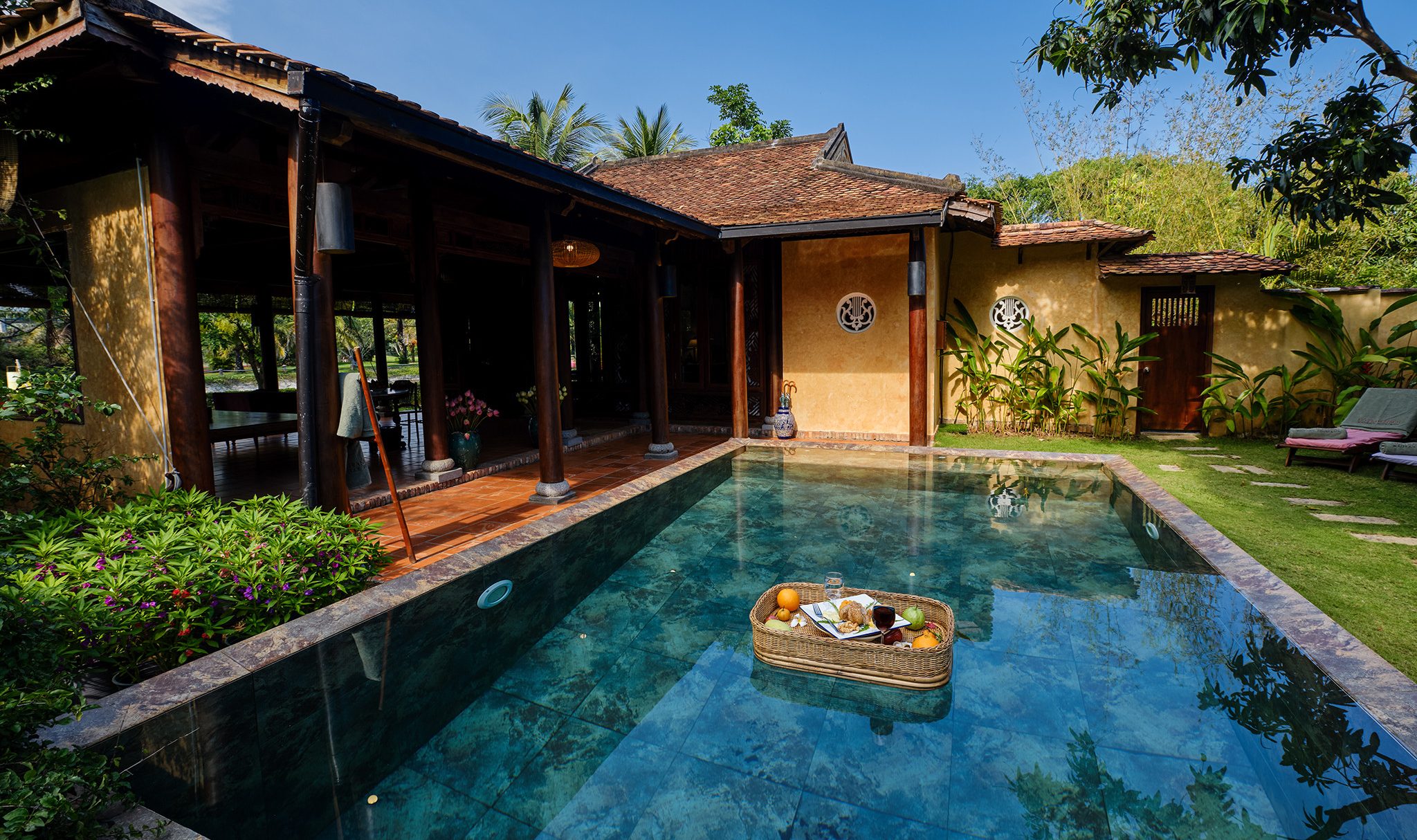 Tuin en zwembadje van de One Bedroom Poolvilla in het Ho Tram Beach Boutique Resort in Vietnam