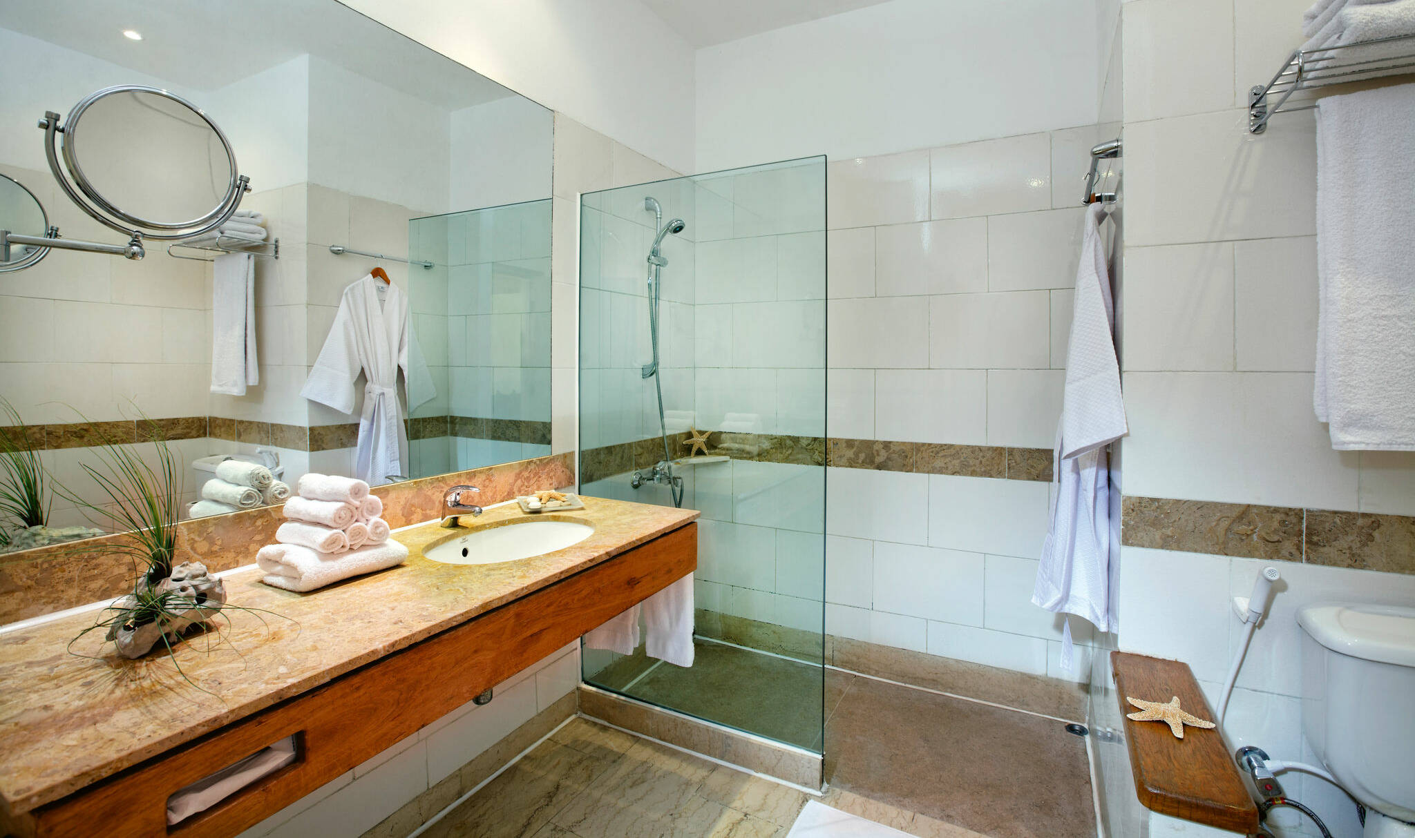 Egypte El Gouna Movenpick Deluxe Sea View Kamer Badkamer