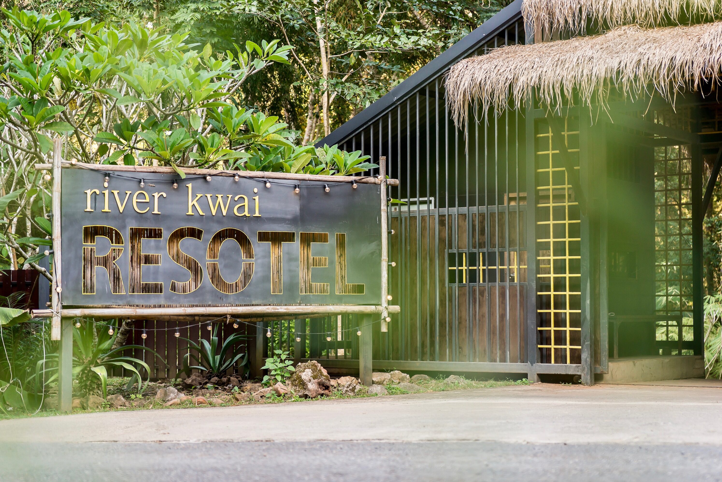Thailand Kanchanaburi River Kwai Resotel Entree