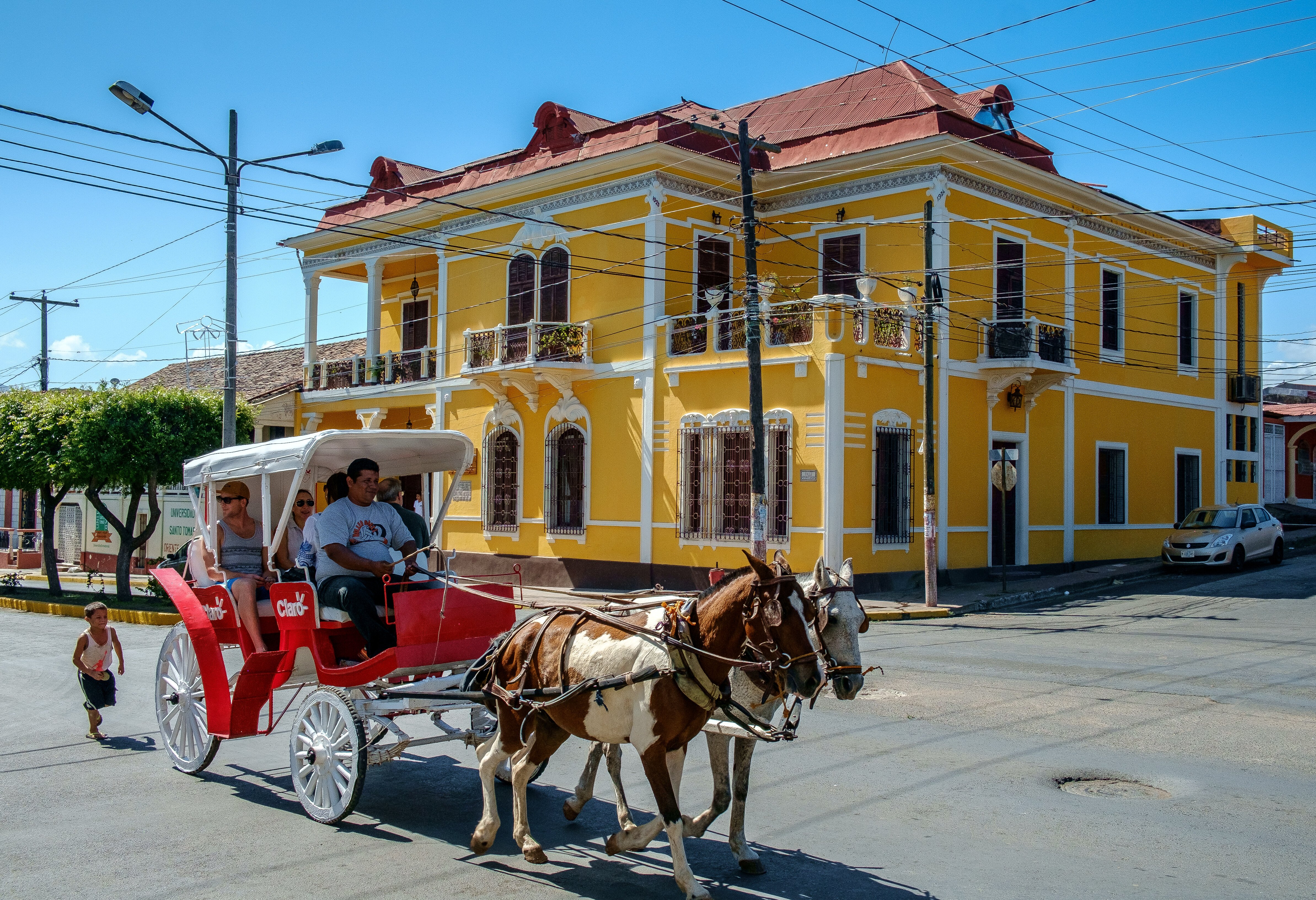 Nicaragua-Granada-paard-en-wagen-taxi