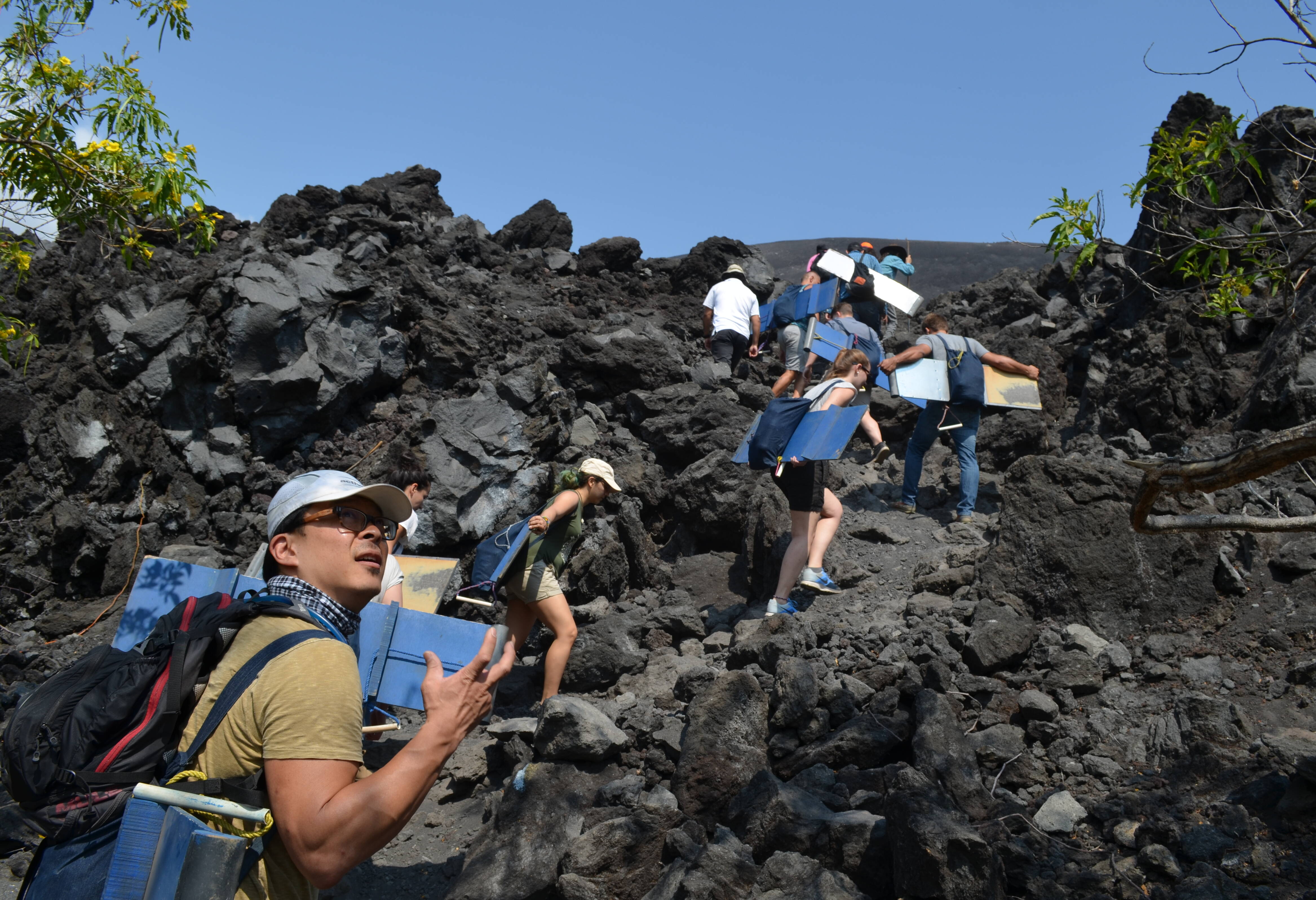 Klim naar de top Cerro Negro Leon in Nicaragua