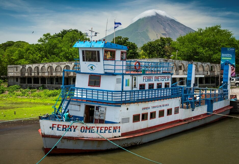 Ferry naar Ometepe Island