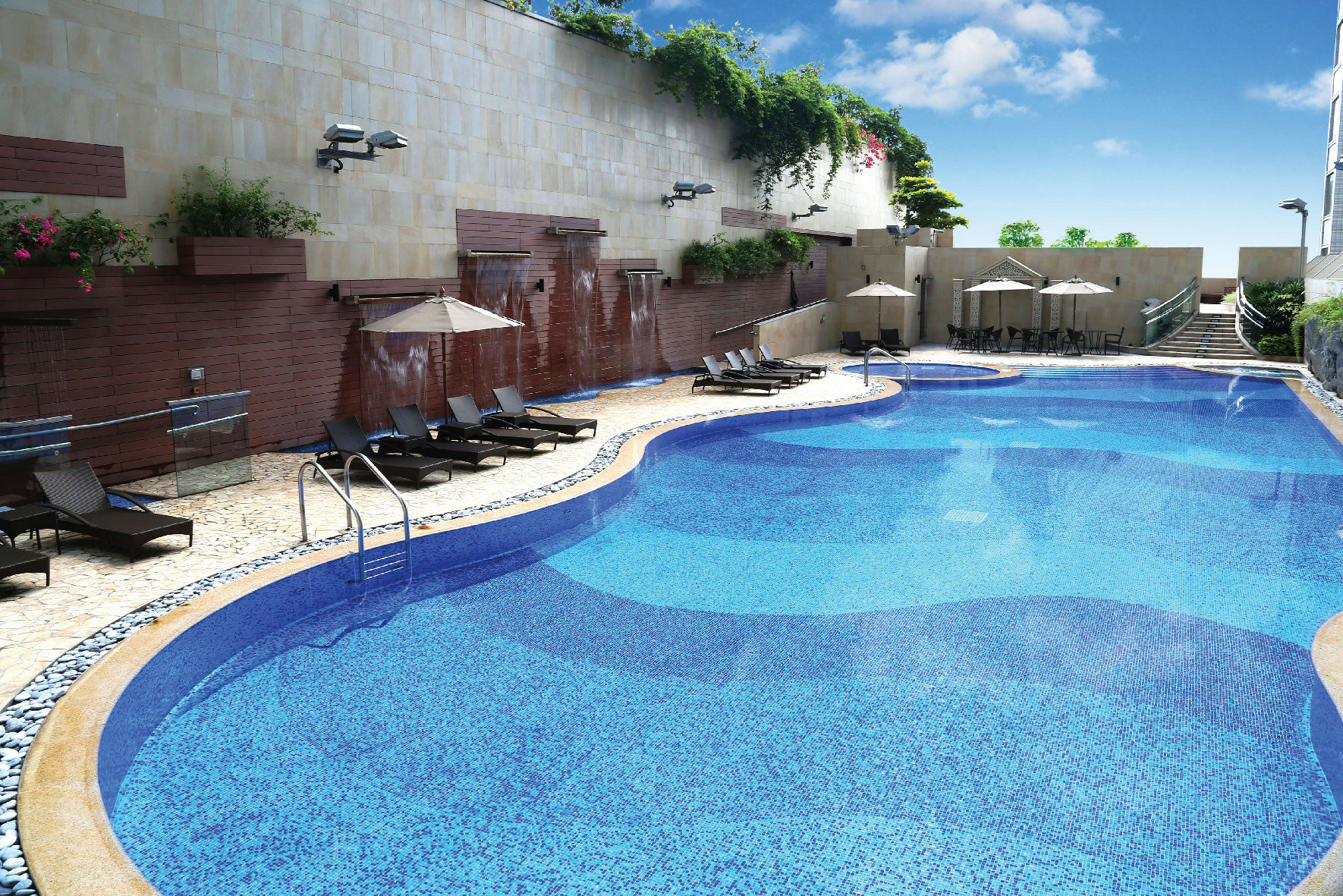 china hong kong harbour plaza 8 degrees zwembad