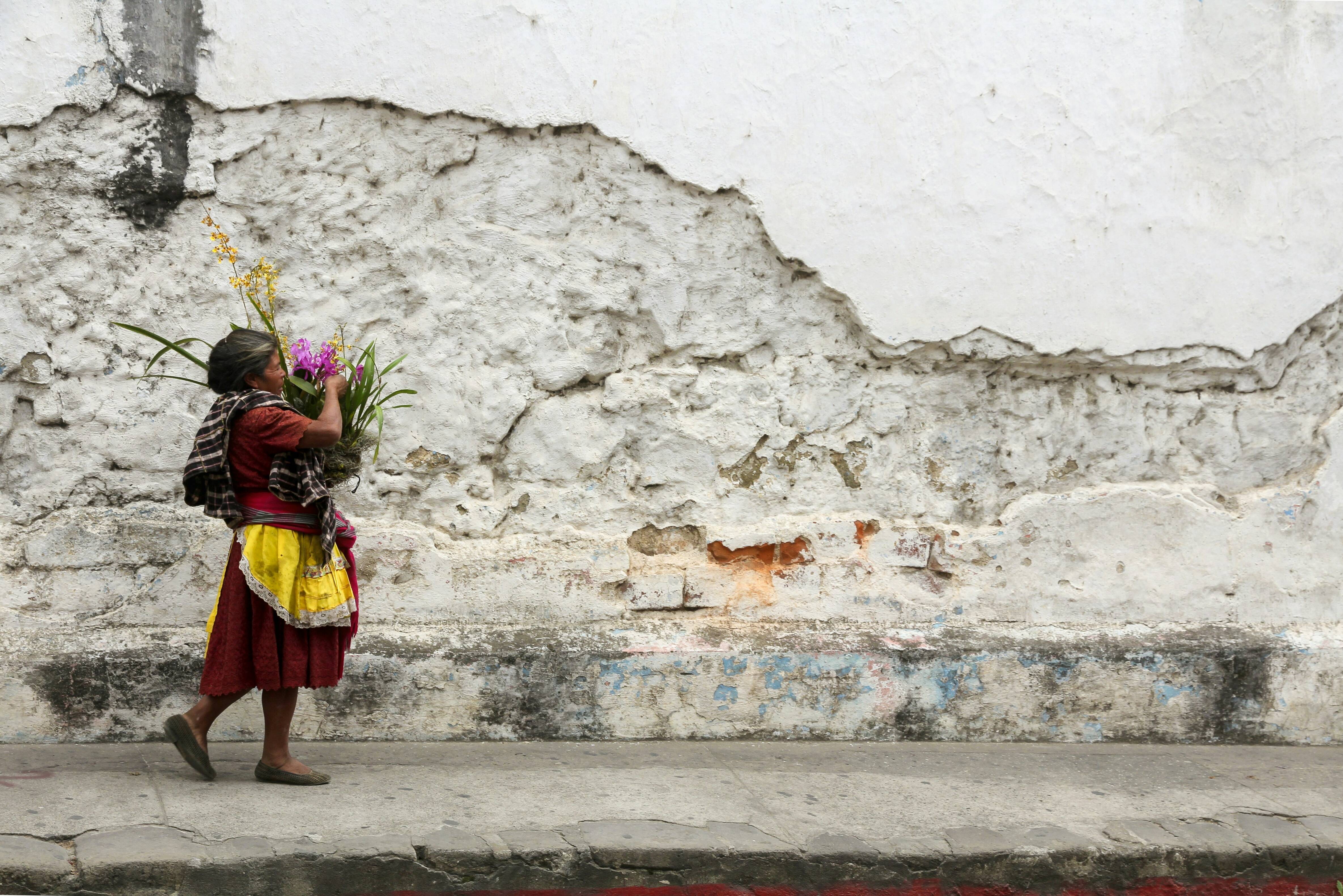 Lokale vrouw in Antigua Guatemala