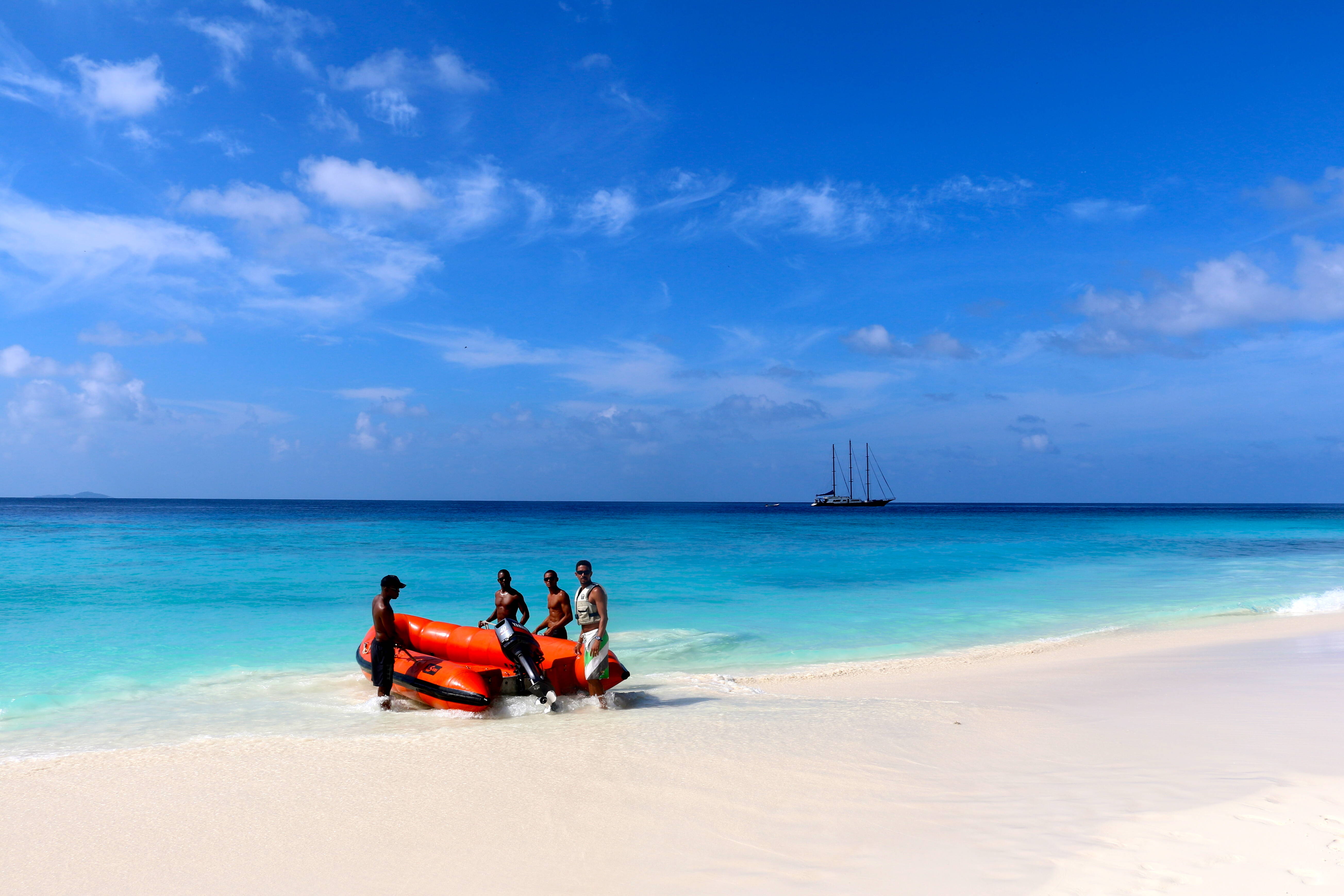 Tender bootje naar Aride Island