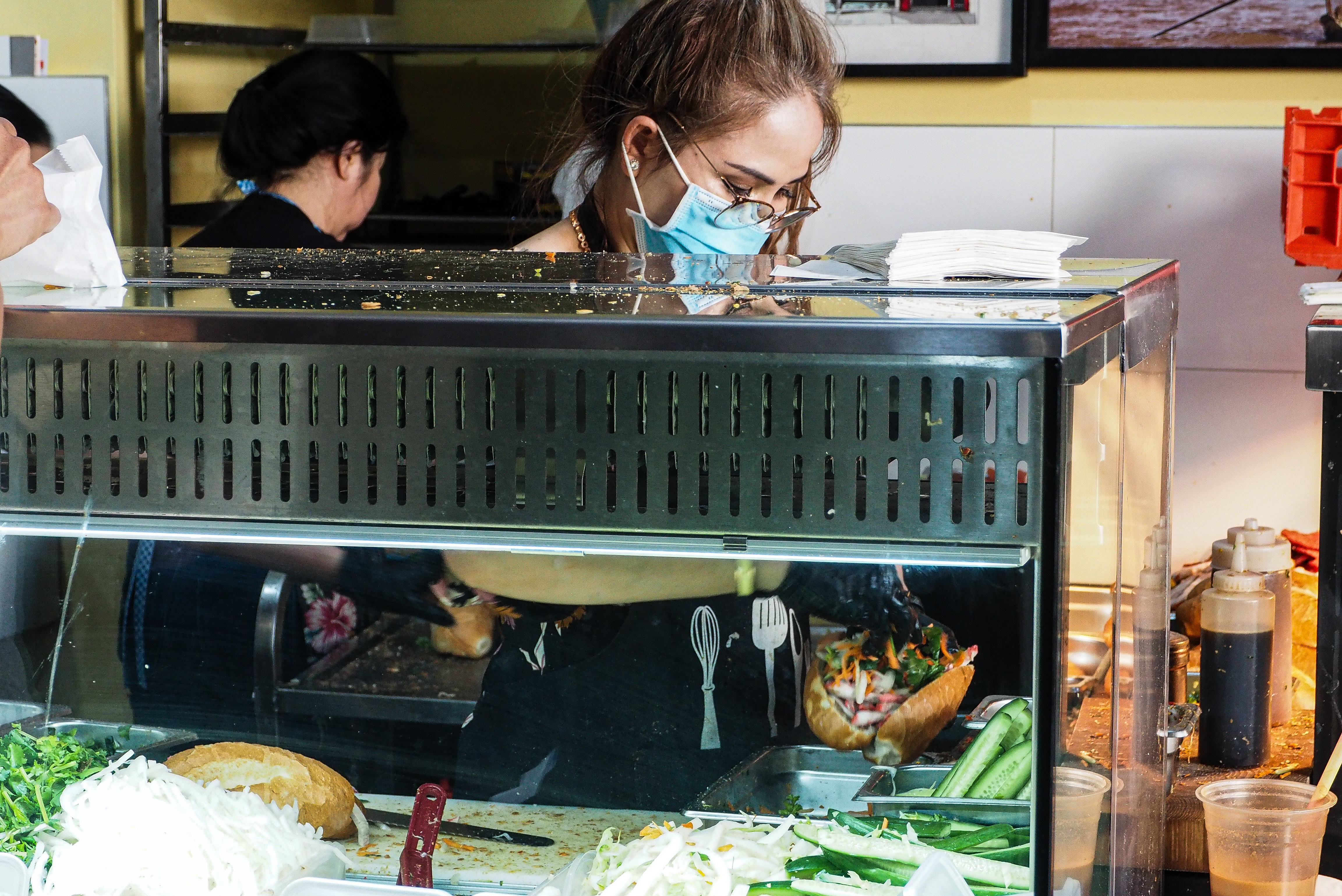 Versgemaakte banh mi tijdens culinaire wandeltour in Sydney in Australie