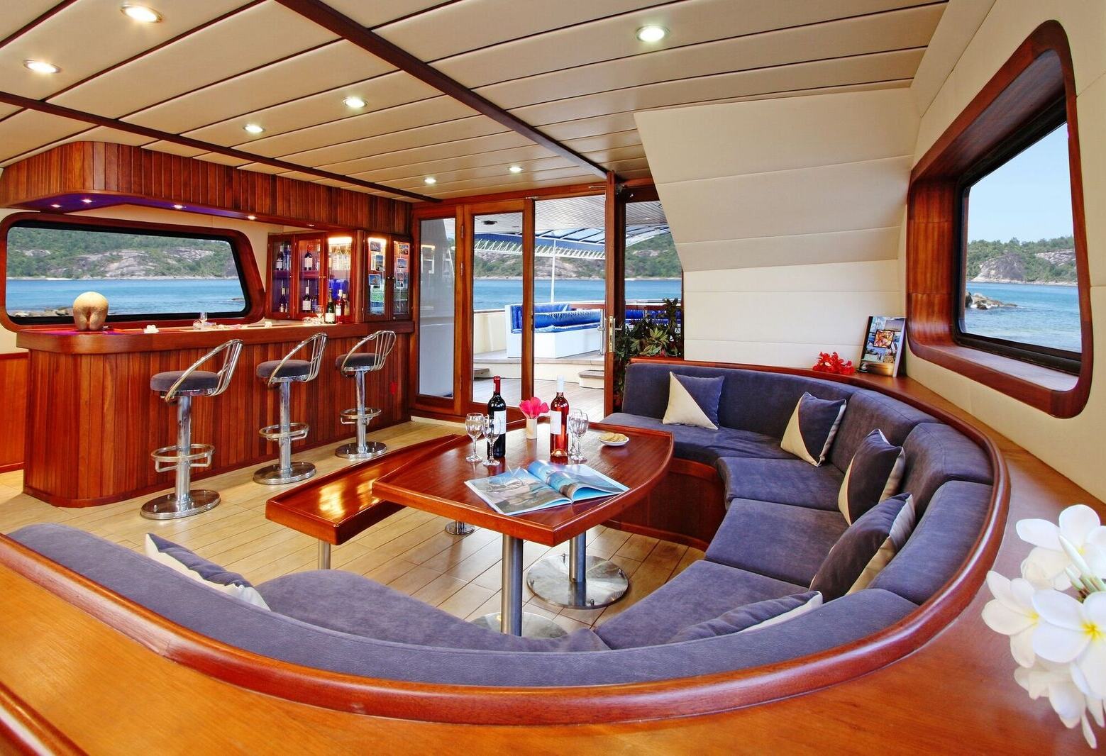 Bar en lounge van Silhouette Cruises