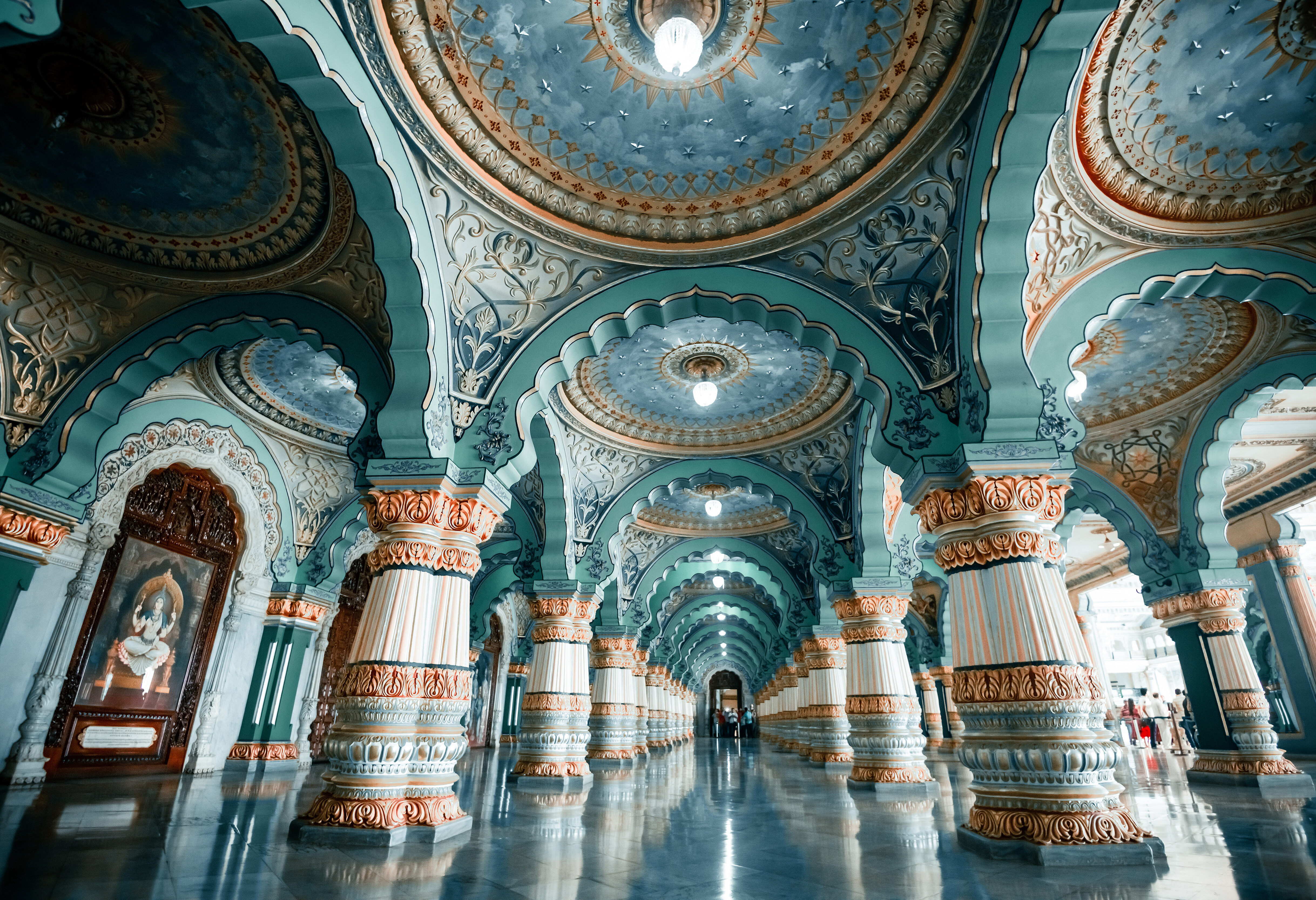 Het interieur van het Paleis van Mysore