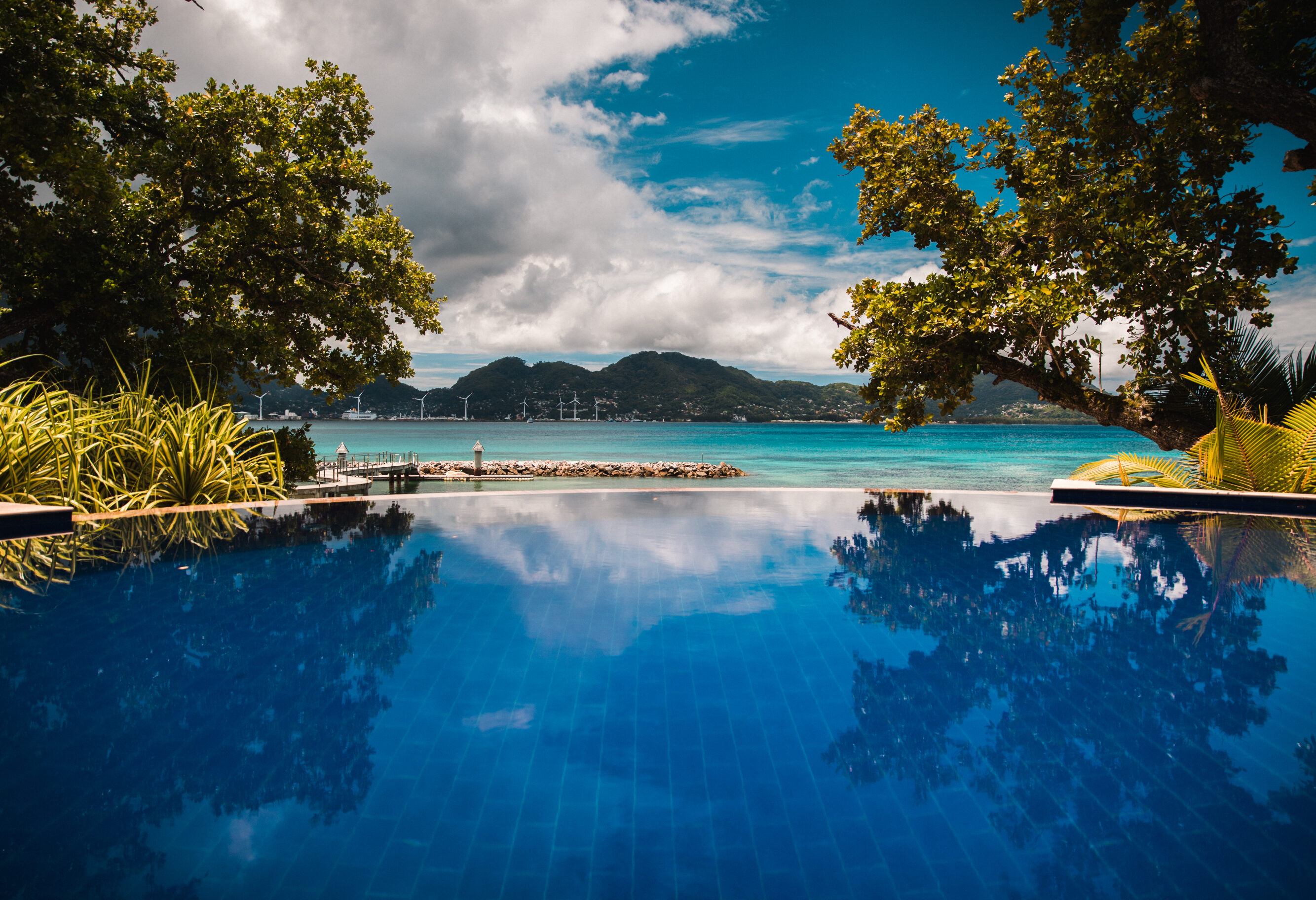 Zwembad van Cerf Island Resort