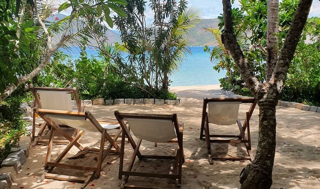 Uitzicht vanaf de Front Beach Bungalow in het Whale Island Resort in Vietnam