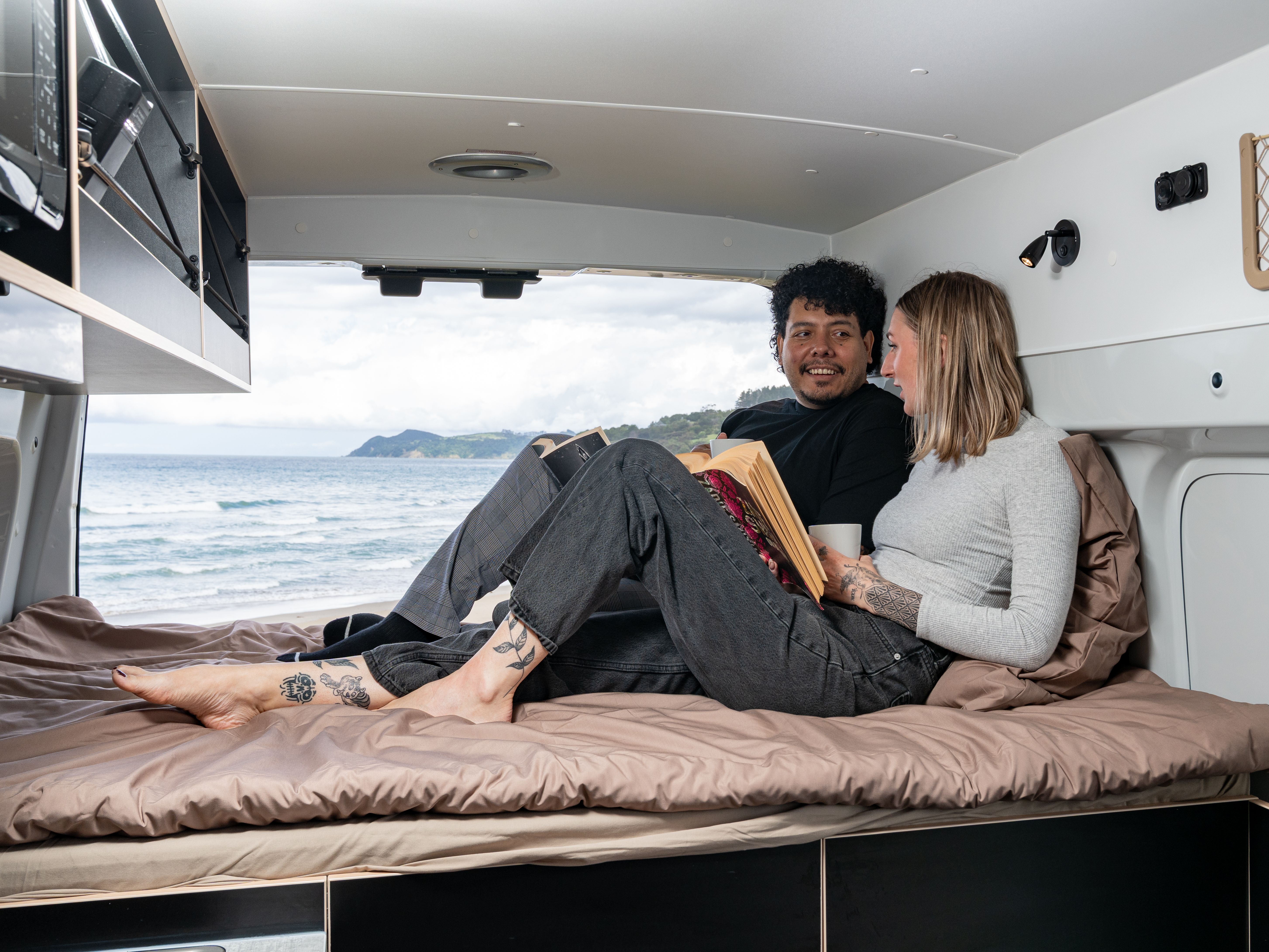 Bed achterin de Voyager Camper van Britz in Australie