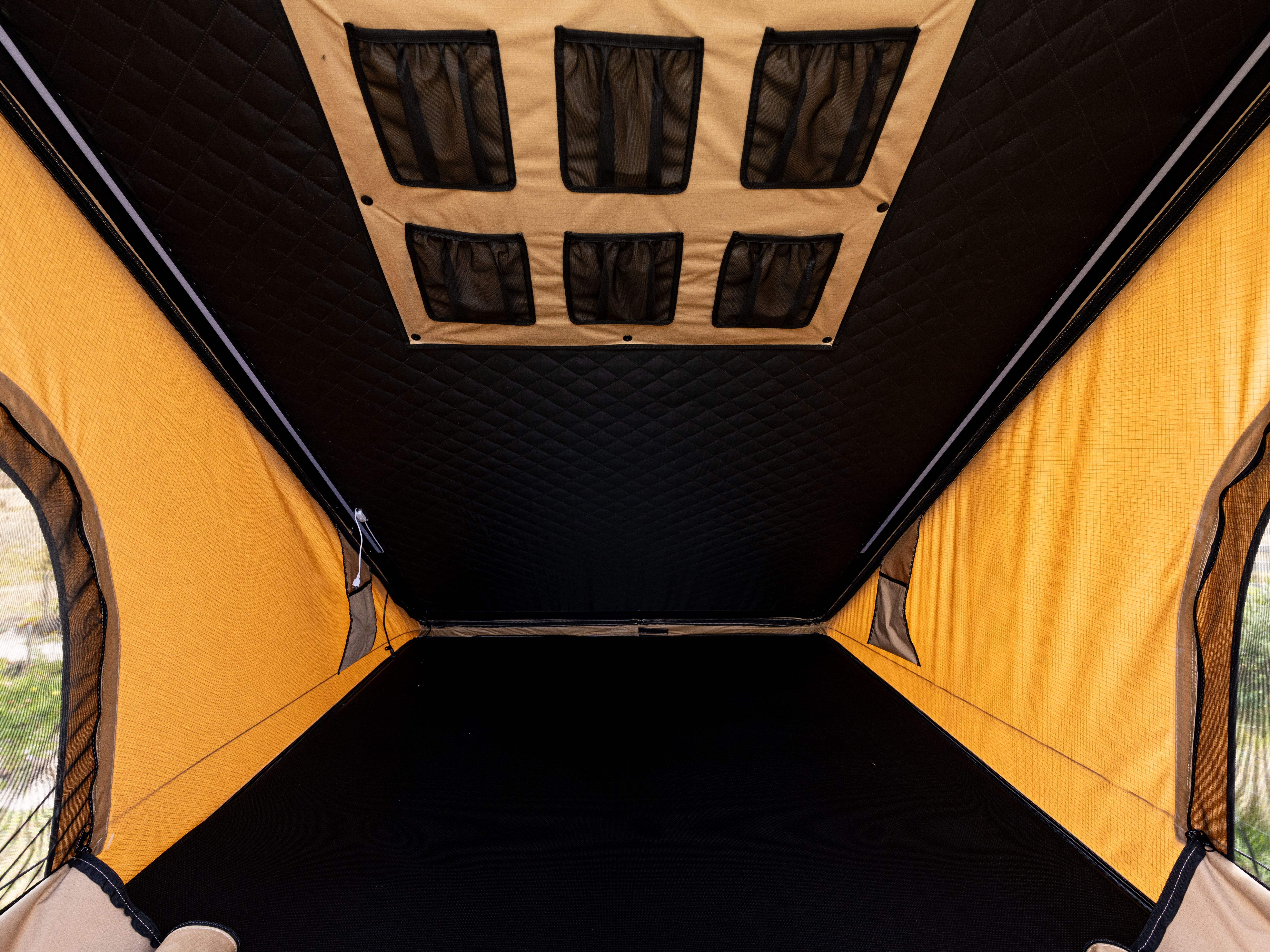 Rooftop tent van de Voyager Camper van Britz in Australie