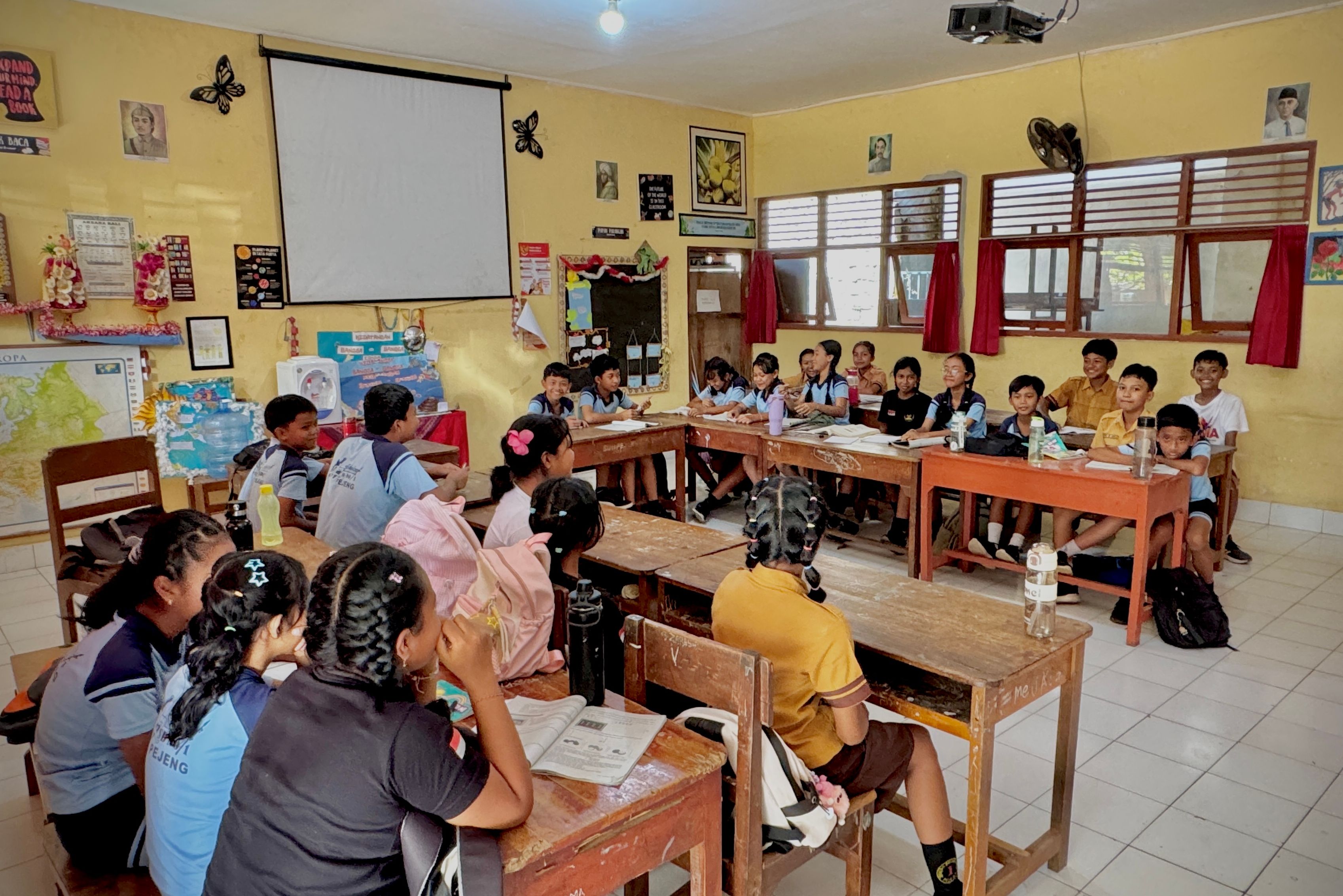 Lokale basisschool in Pejeng op Bali in Indonesie