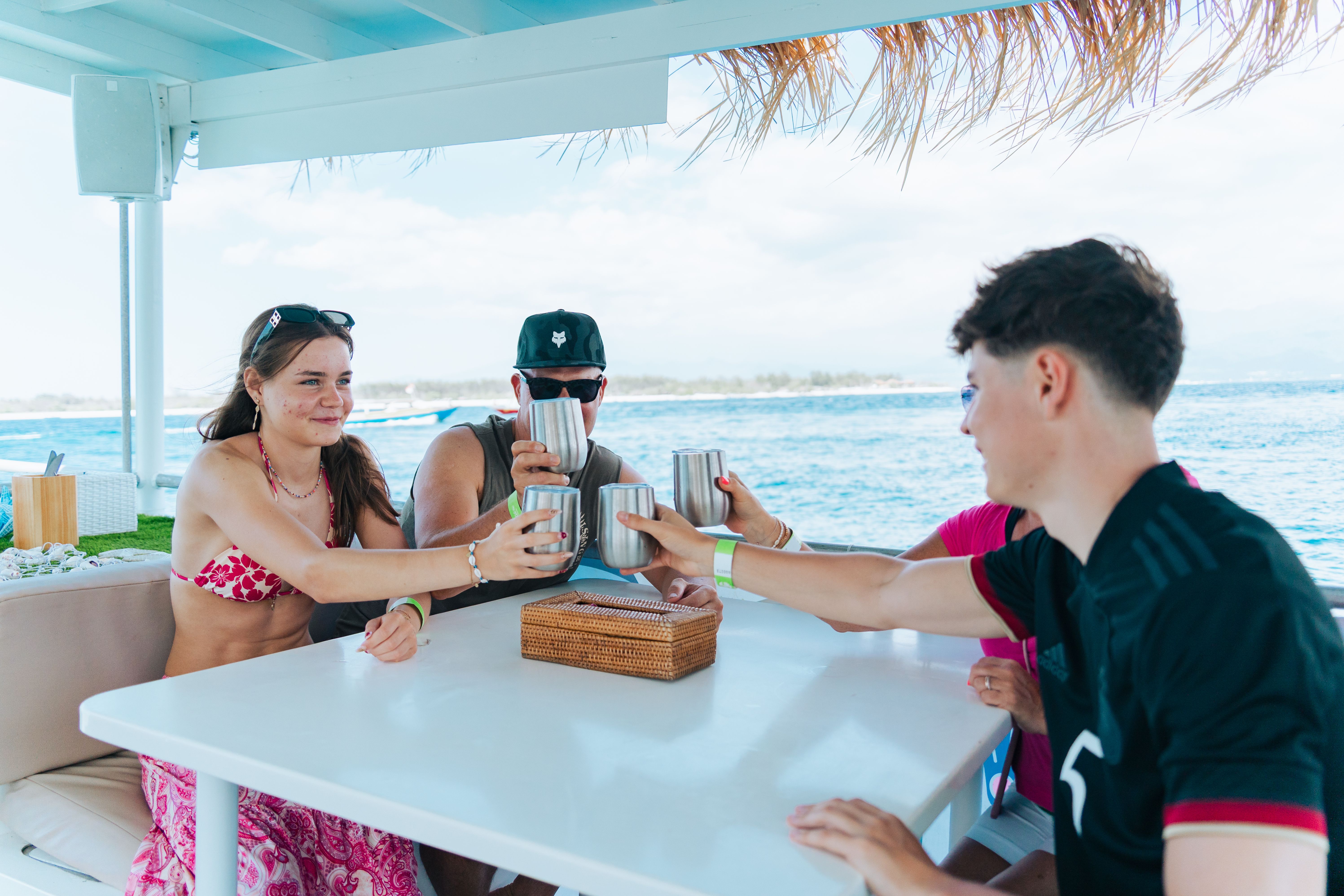 Geniet van een drankje aanboord