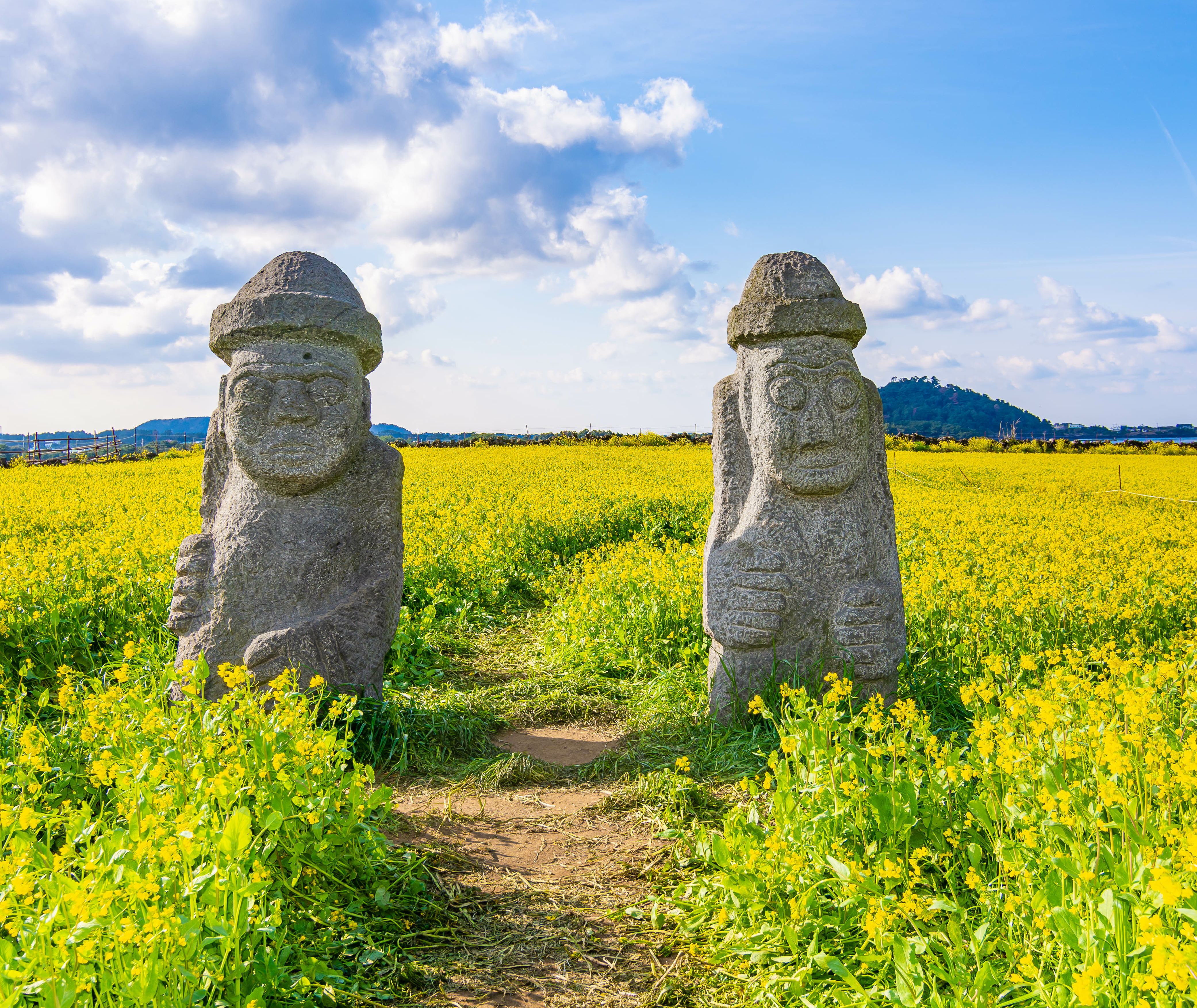 Zuid-Korea-Jeju-Island-stone-figures