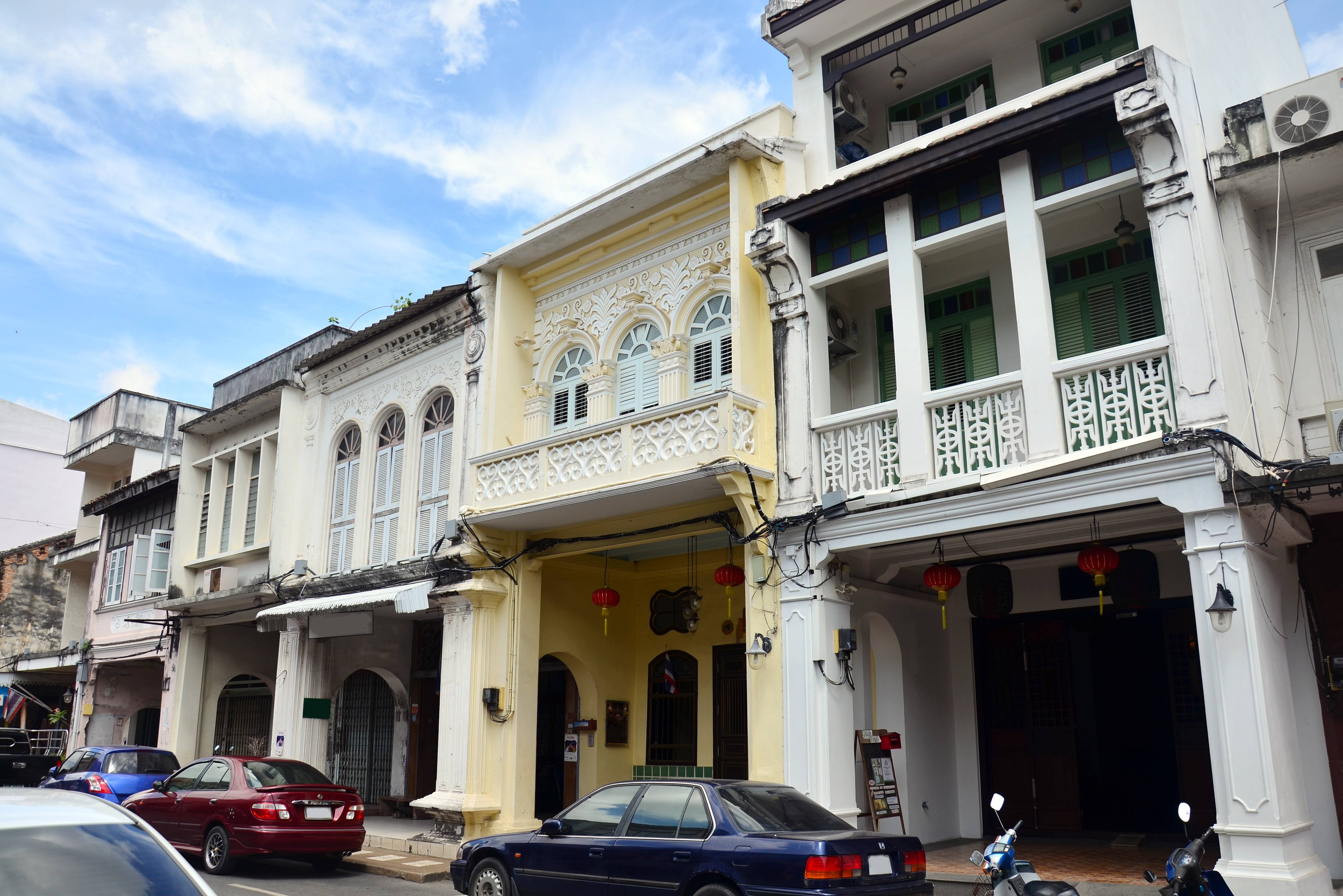 Gebouwen in Sino-Portugese stijl in Phuket Old Town op Phuket in Thailand