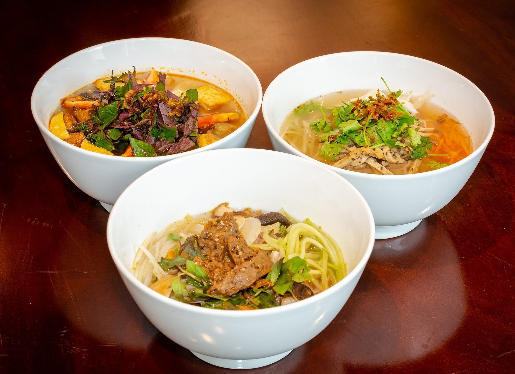 Drie verschillende soorten Pho-soep, een Vietnamees gerecht