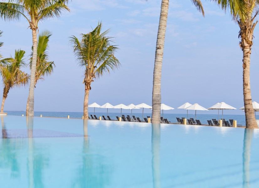 Zwembad van het Barcelo Mussanah Resort nabij Muscat in Oman