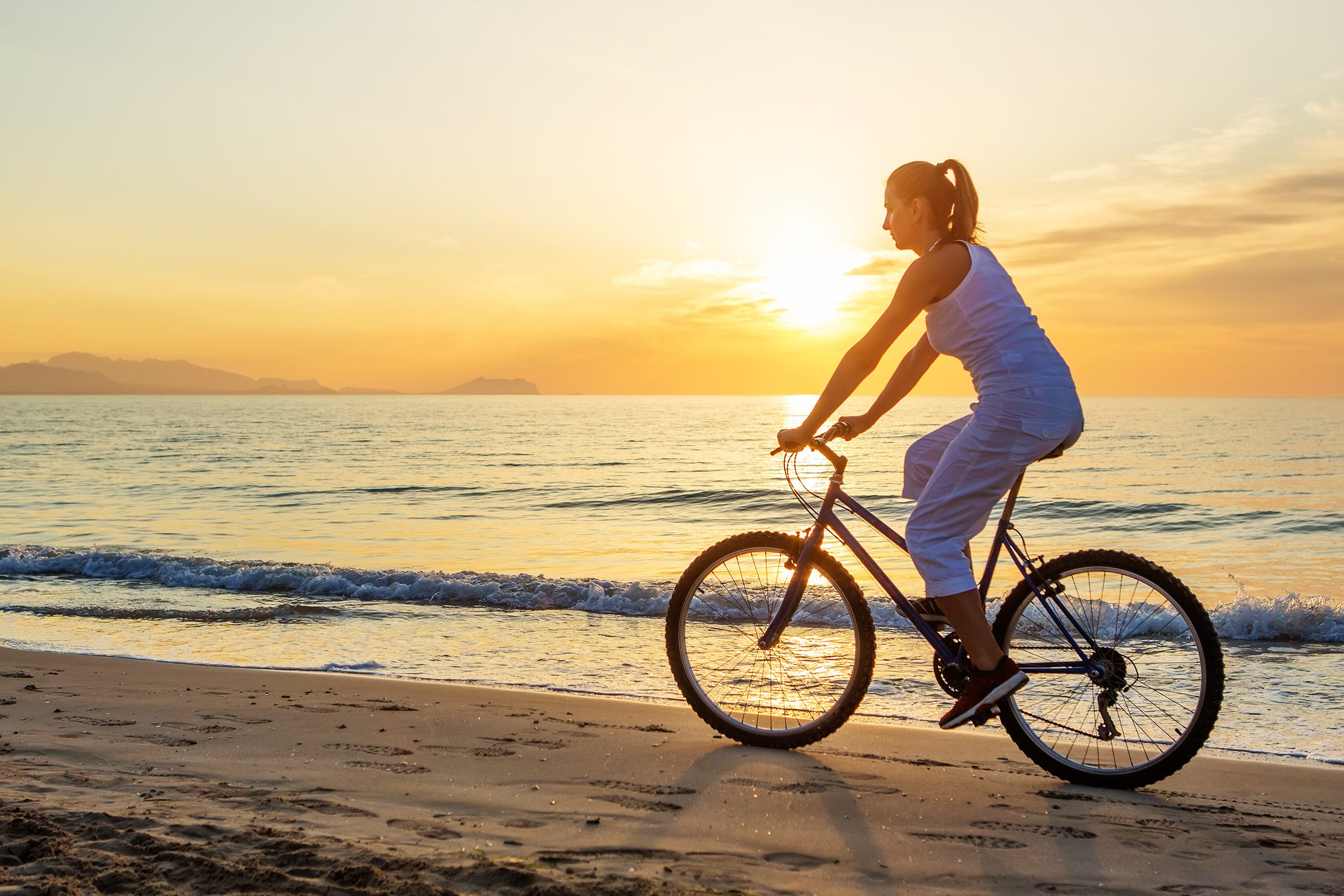 Fietsen bij het strand in Costa Rica
