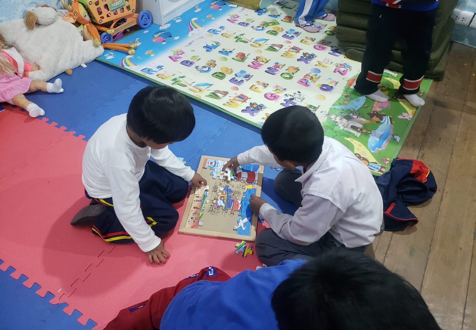 Kinderen aan het spelen in het Dream Center in Arequipa in Peru