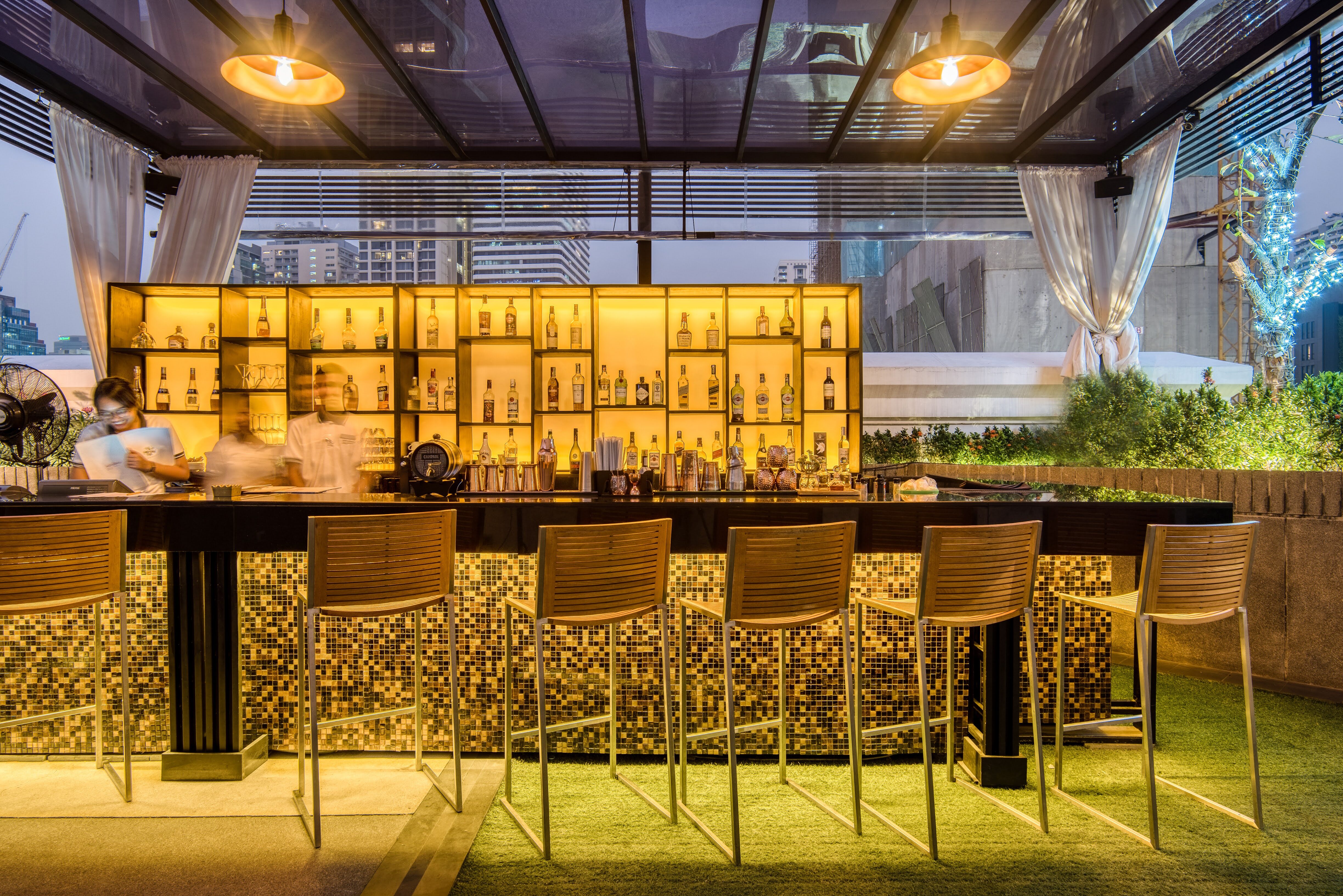 Rooftop bar Movenpick hotel sukhumvit 15 Bangkok