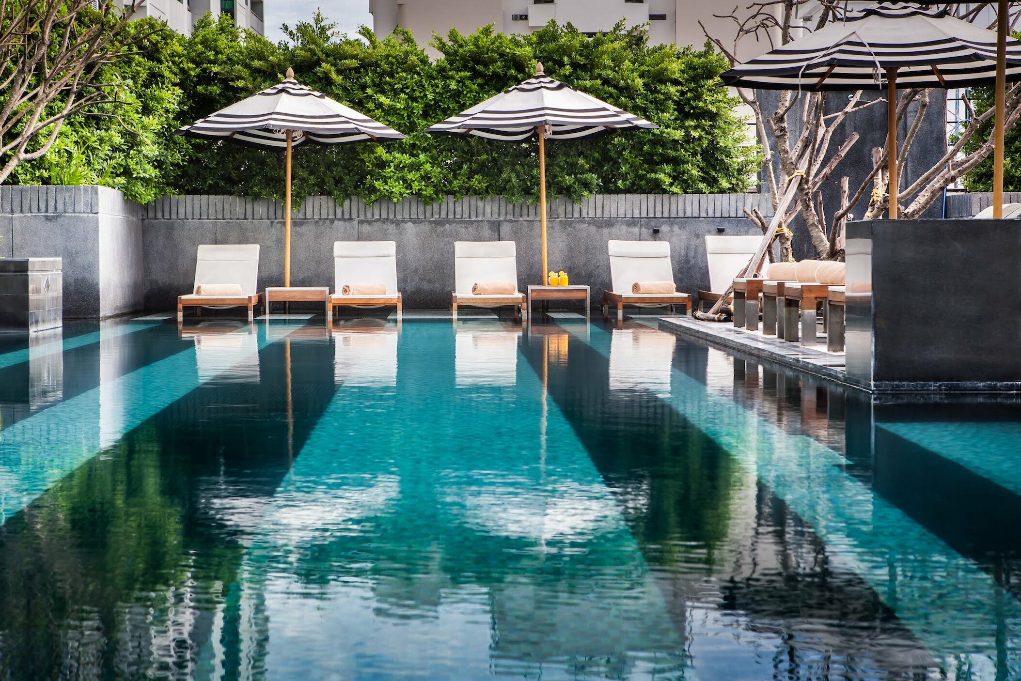 Zwembad in het Movenpick hotel sukhumvit 15 Bangkok Thailand