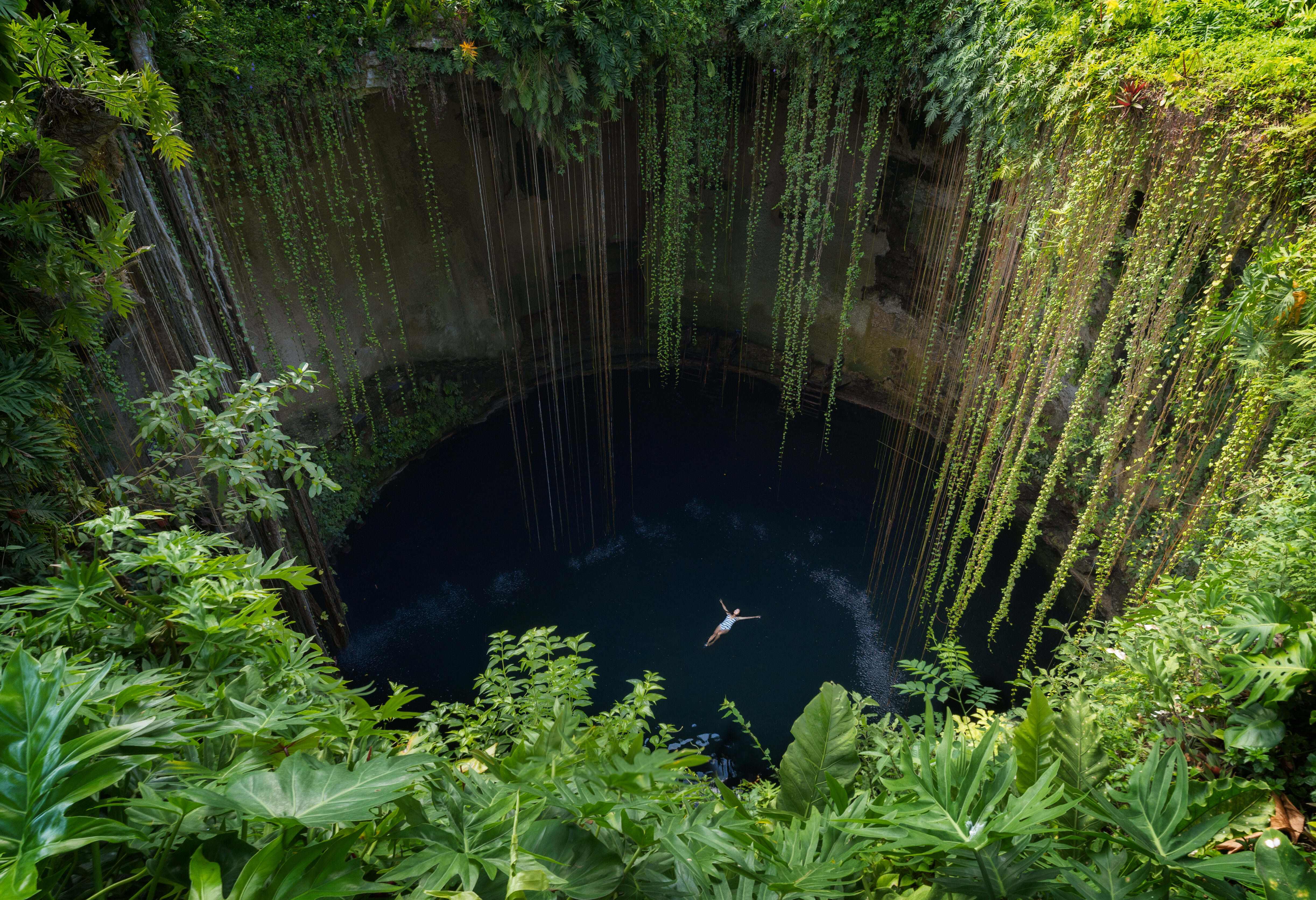 Mexico Cenote ik kil chichen itza