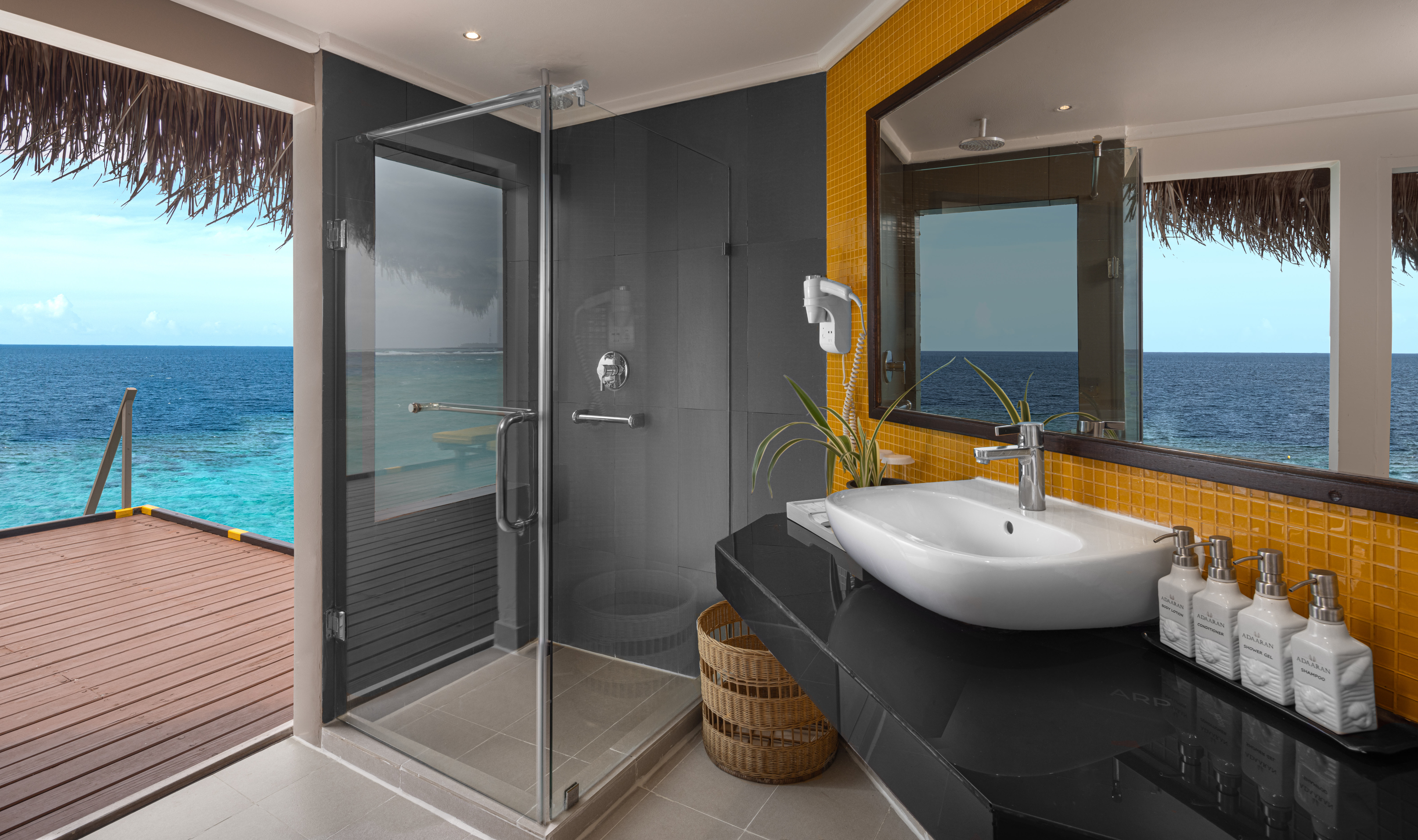 Malediven Adaaran Club Rannalhi Water Villa