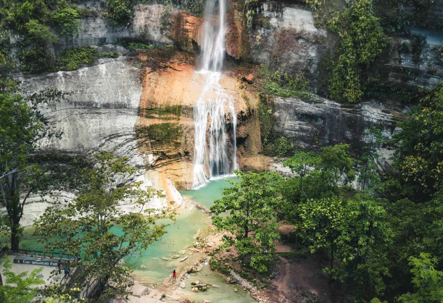 Canumantad watervallen bij Bohol