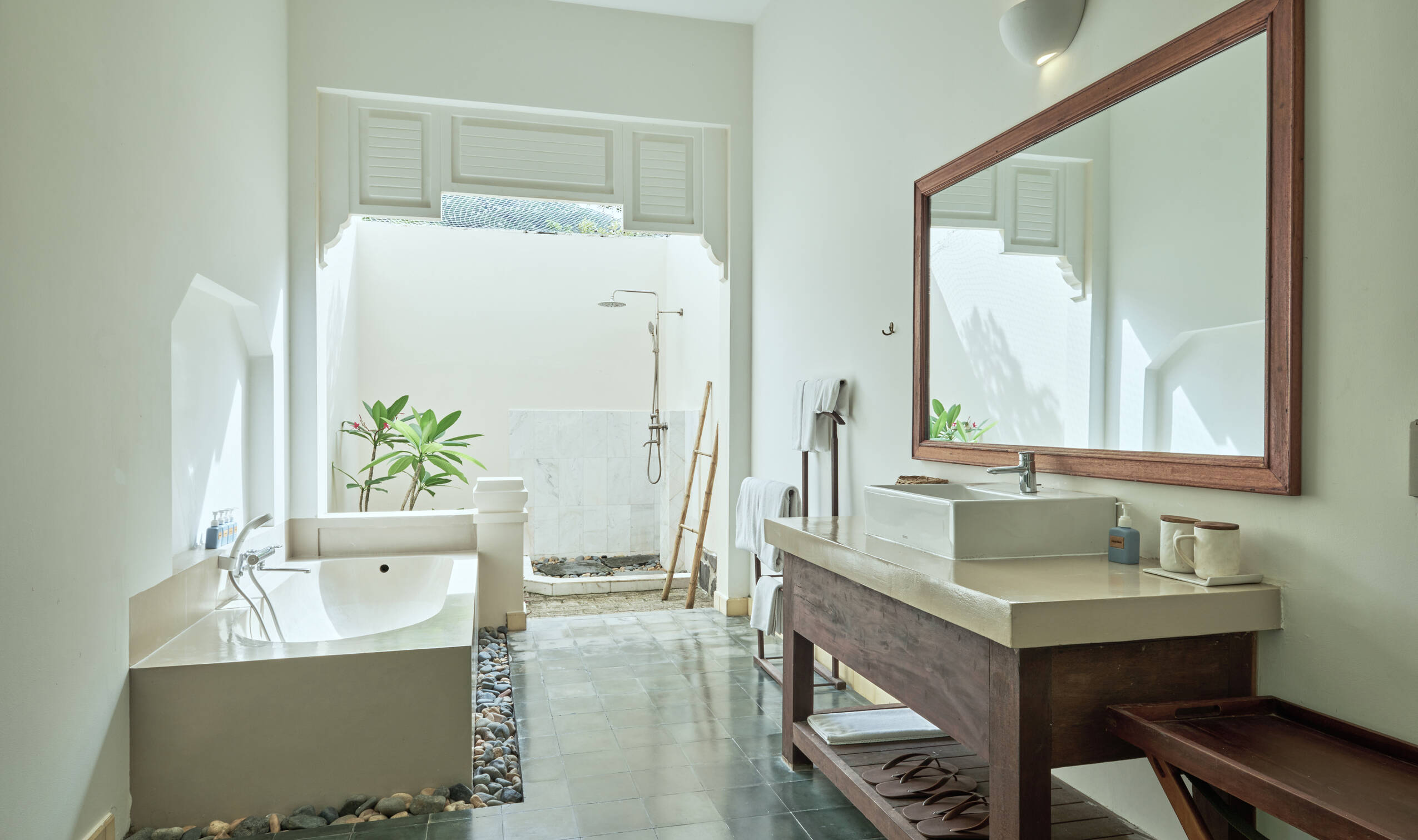 Badkamer van de Junior Suite in het Poulo Condor Boutique Resort op Con Dao in Vietnam