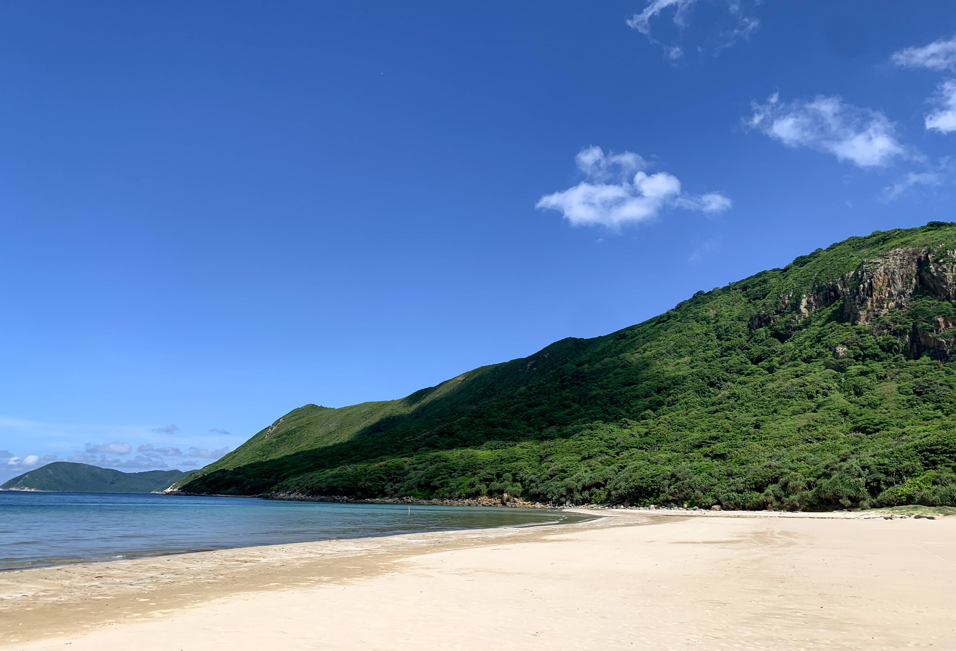 Strand bij het Poulo Condor Boutique Resort in Con Dao in Vietnam