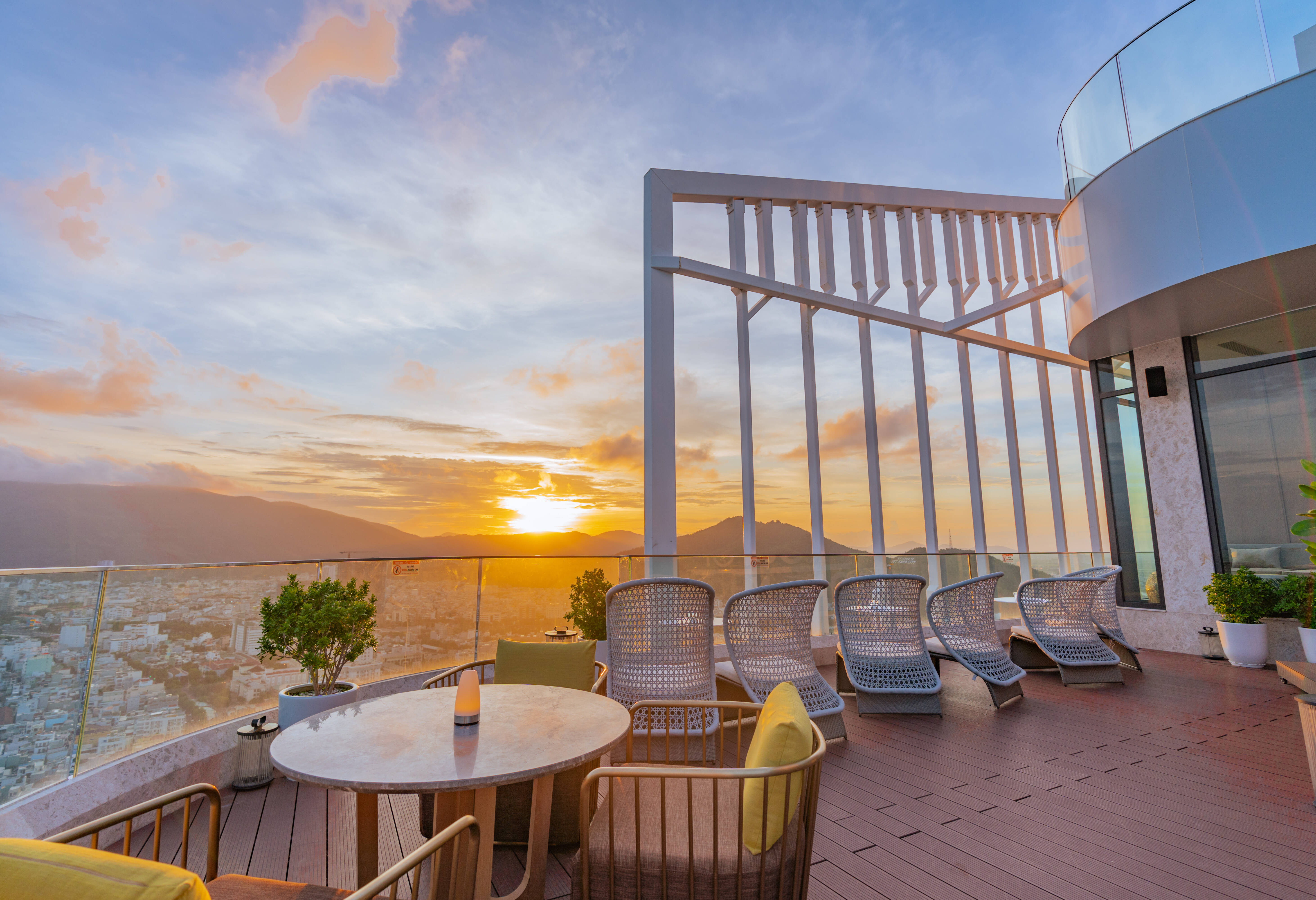 Rooftop bar van het Grand Hyams Hotel in Quy Nhon in Vietnam