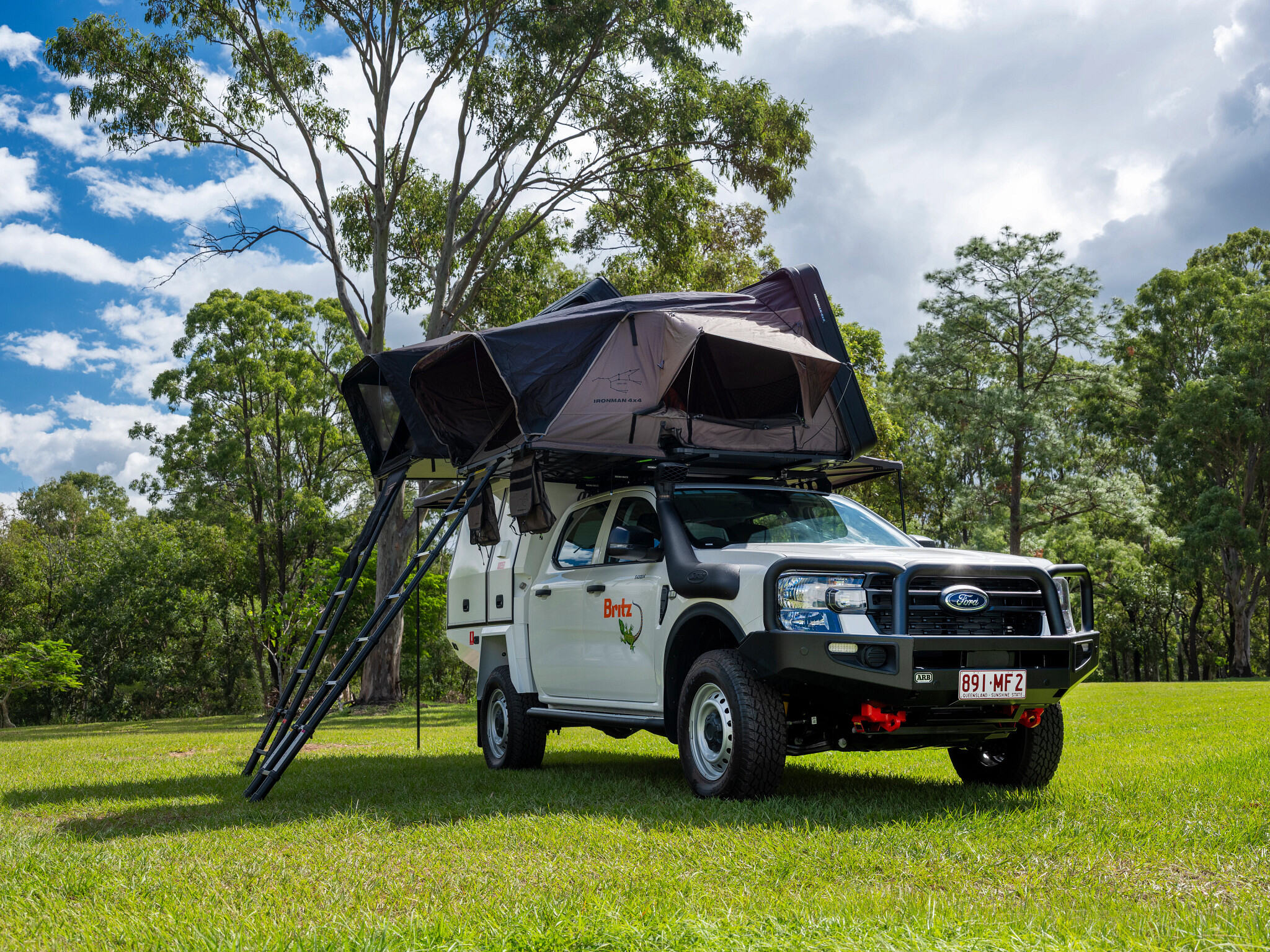Britz Warrior 4WD camper met tenten opgezet in Australie