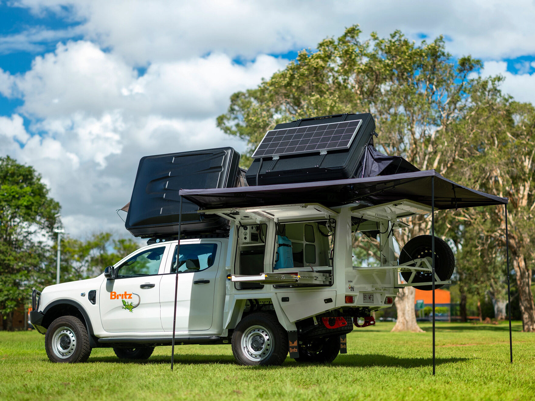 Dag setup van de Britz Warrior 4WD camper in Australie