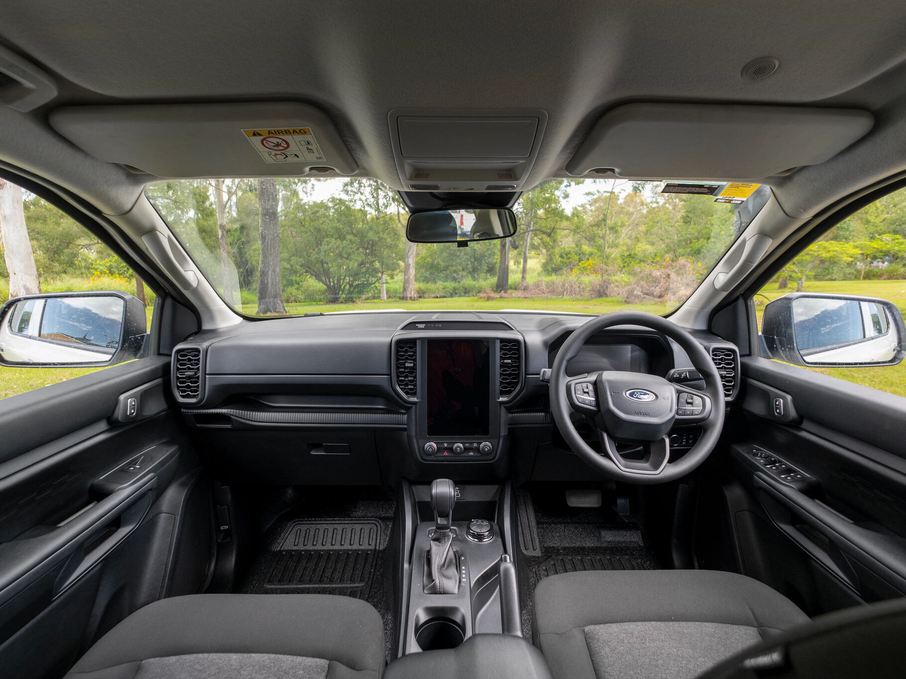 Bestuurderscabine van de Britz Warrior 4WD camper in Australie