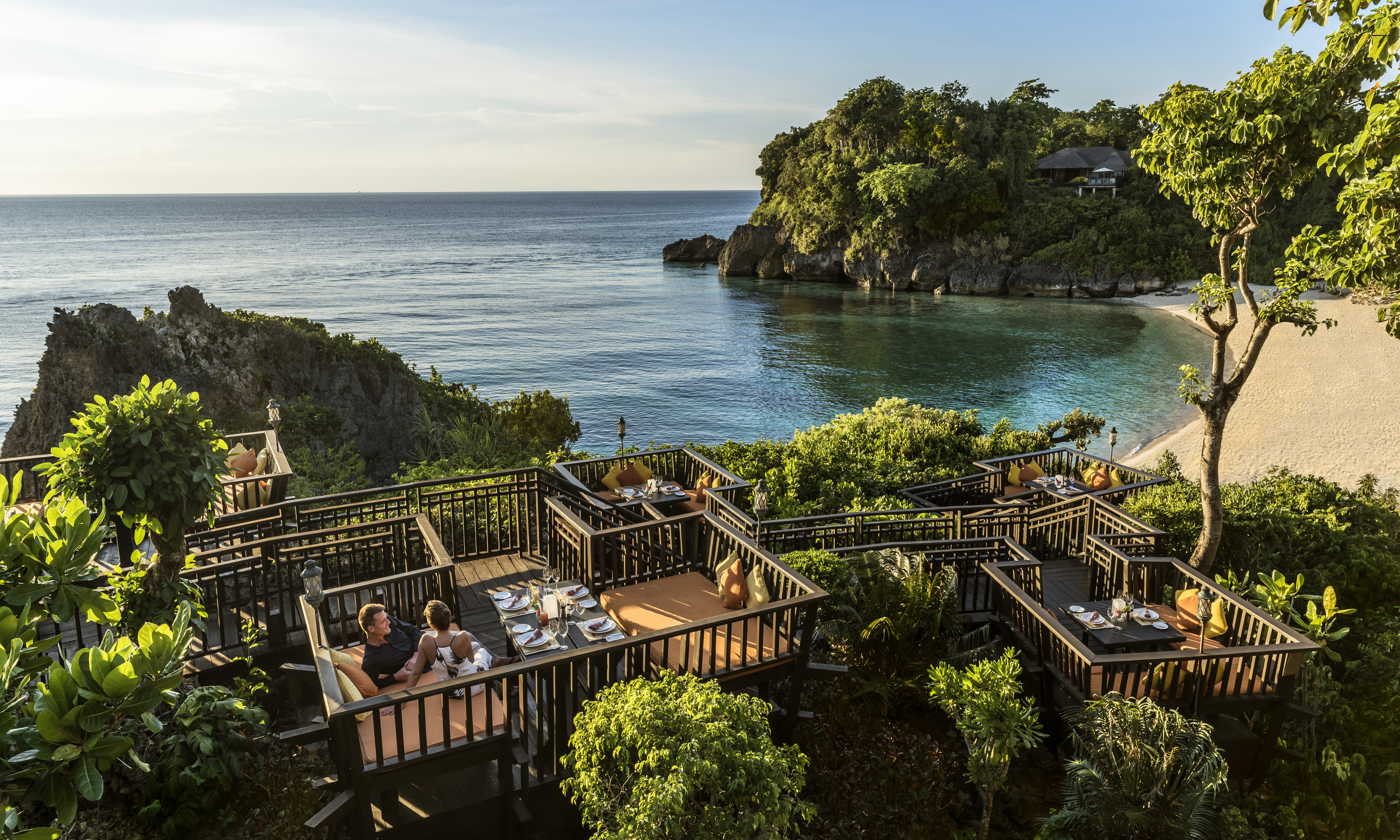 Shangri-La_s-Boracay-Resort--Spa_Sirena-Seafood-Restaurant--Clifftop-Bar