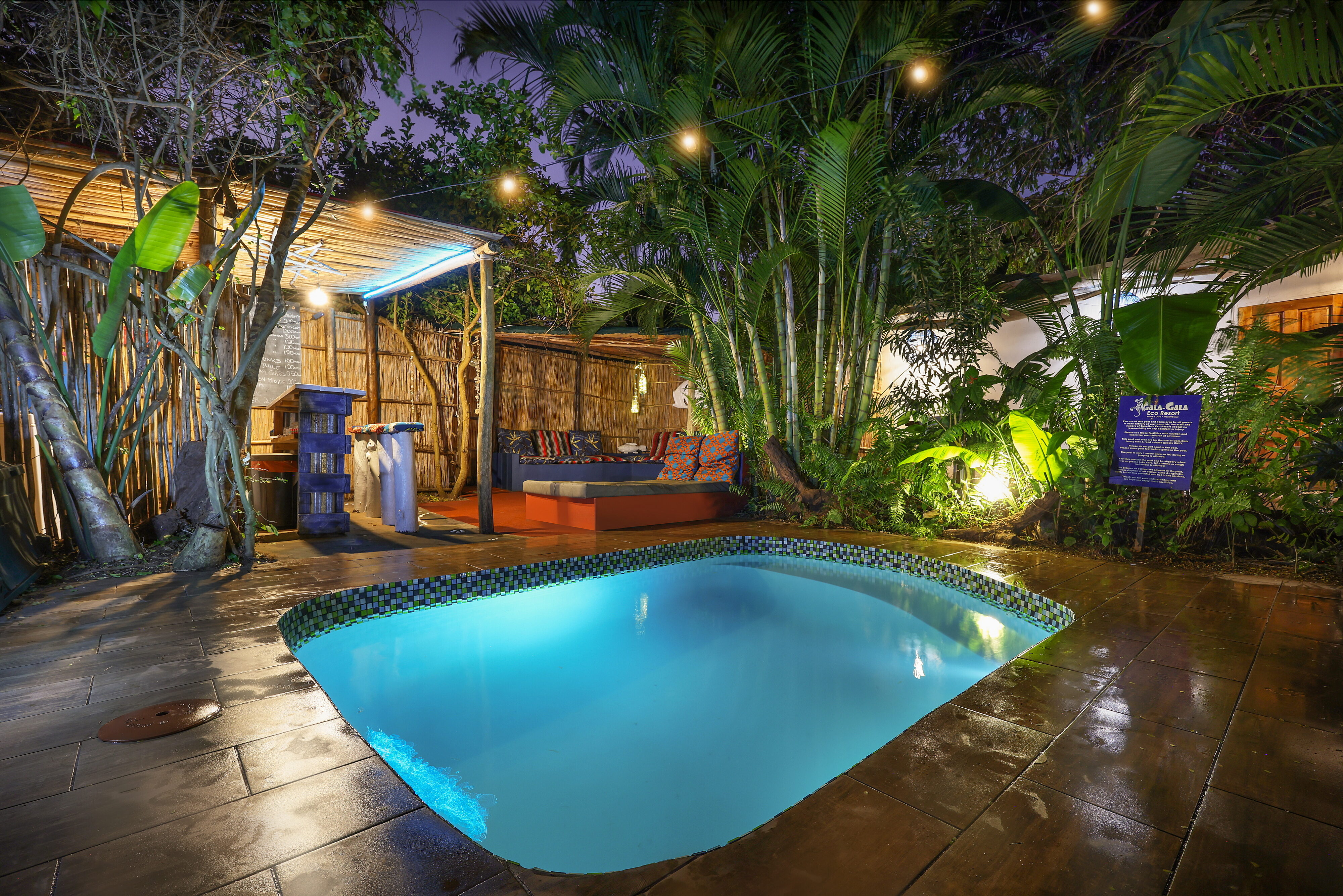 Zwembad bij het resort