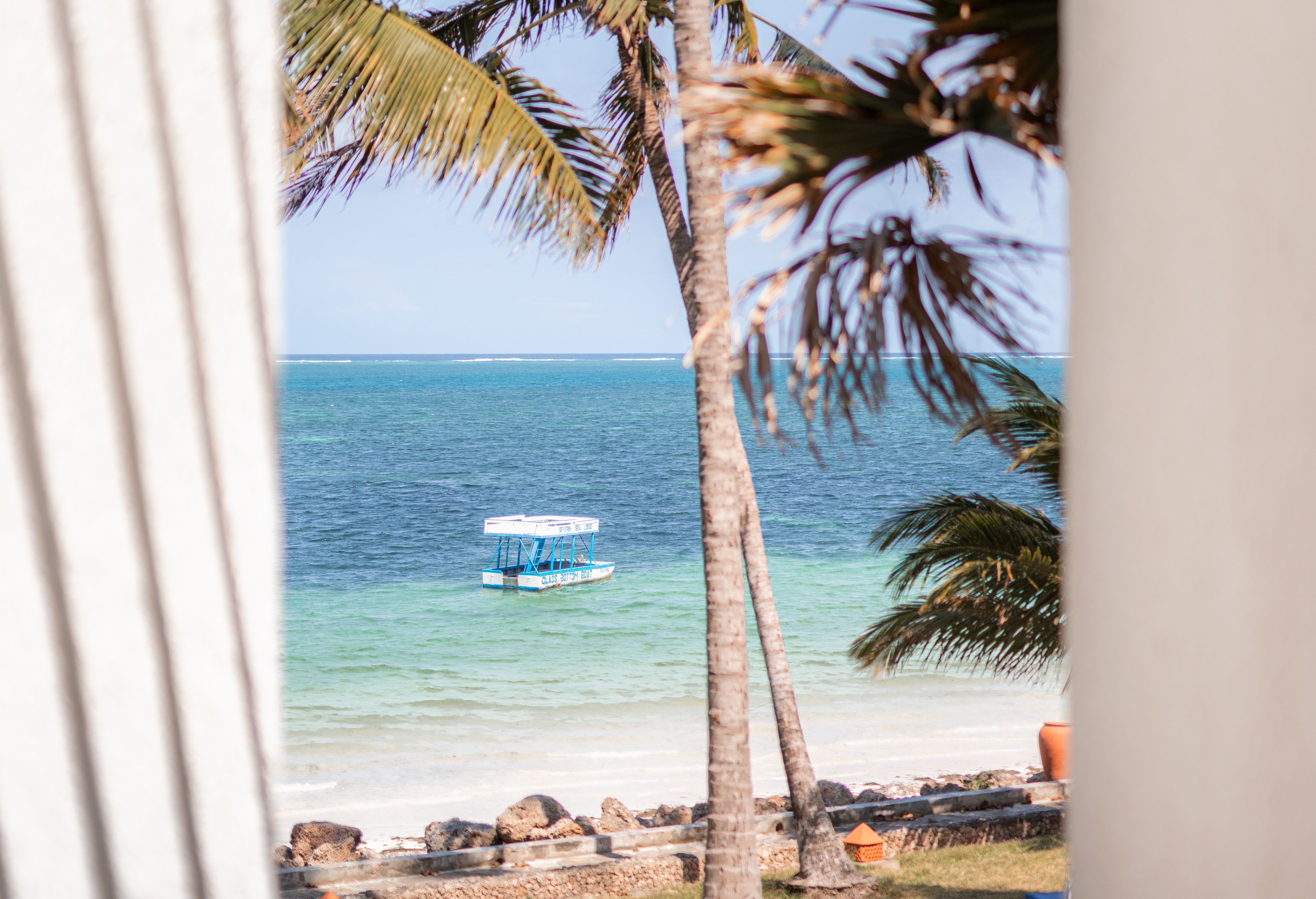 Uitzicht vanuit Severin Sea Lodge in Bamburi Beach in Kenia