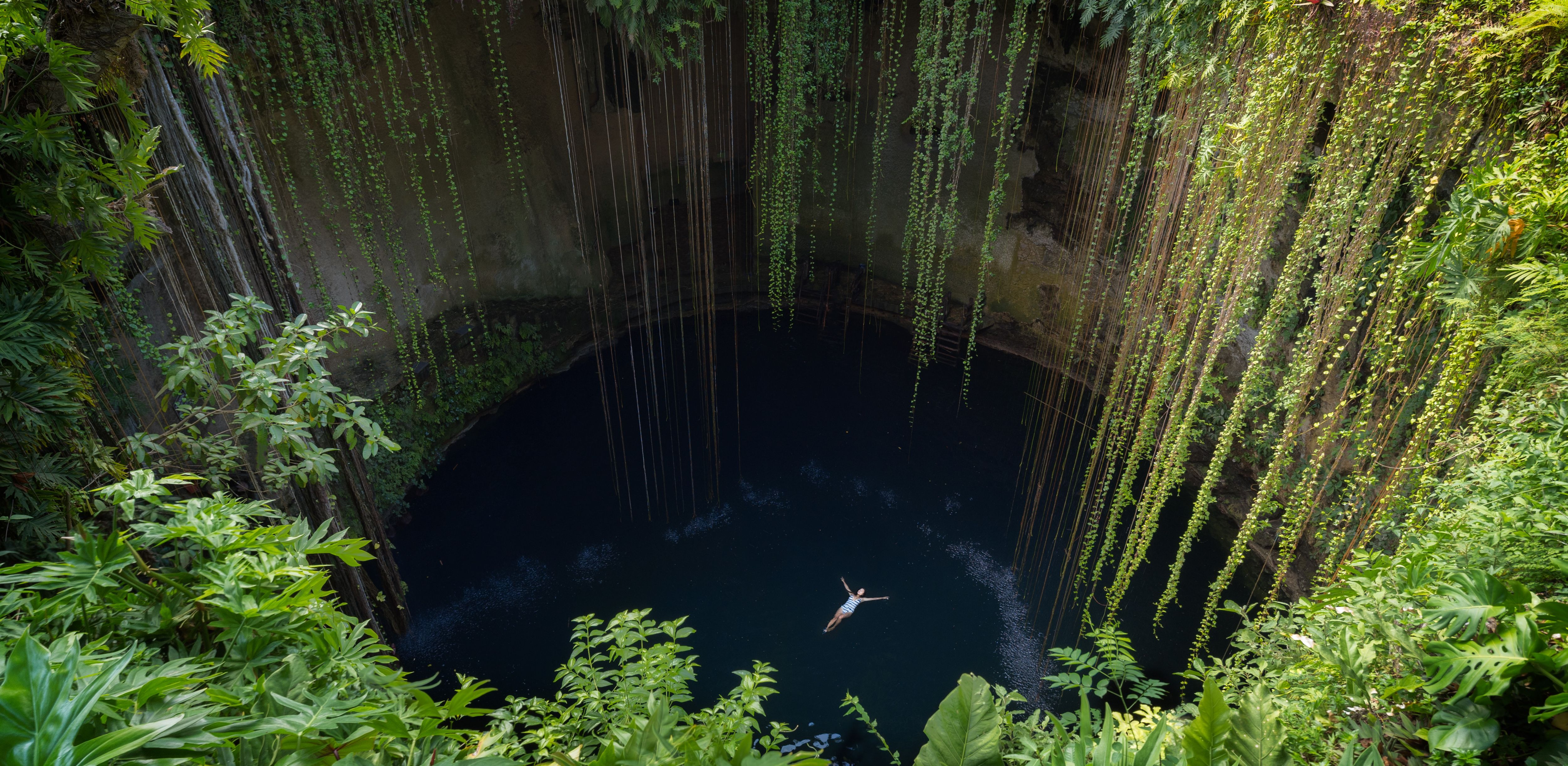 Mexico-Cenote-ik-kil-chichen-itza-yucatan