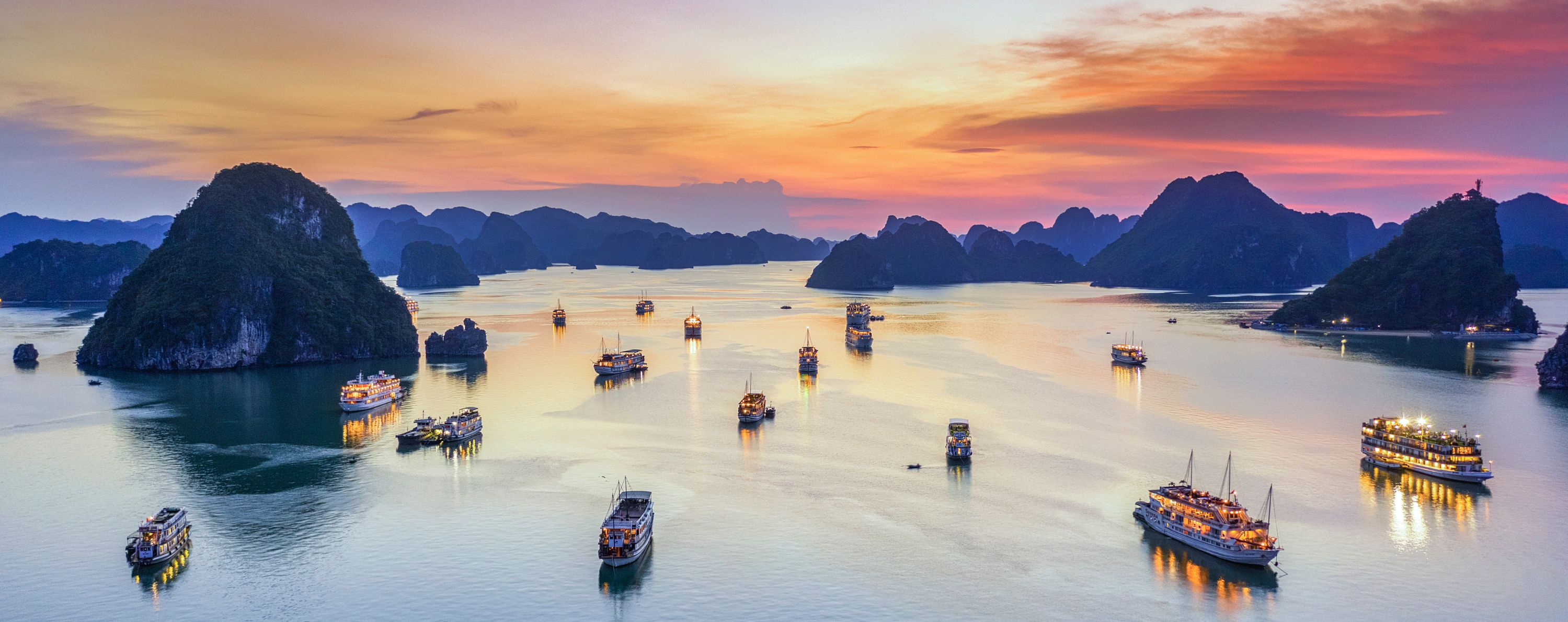 Vietnam-Halong-bay-zonsondergang