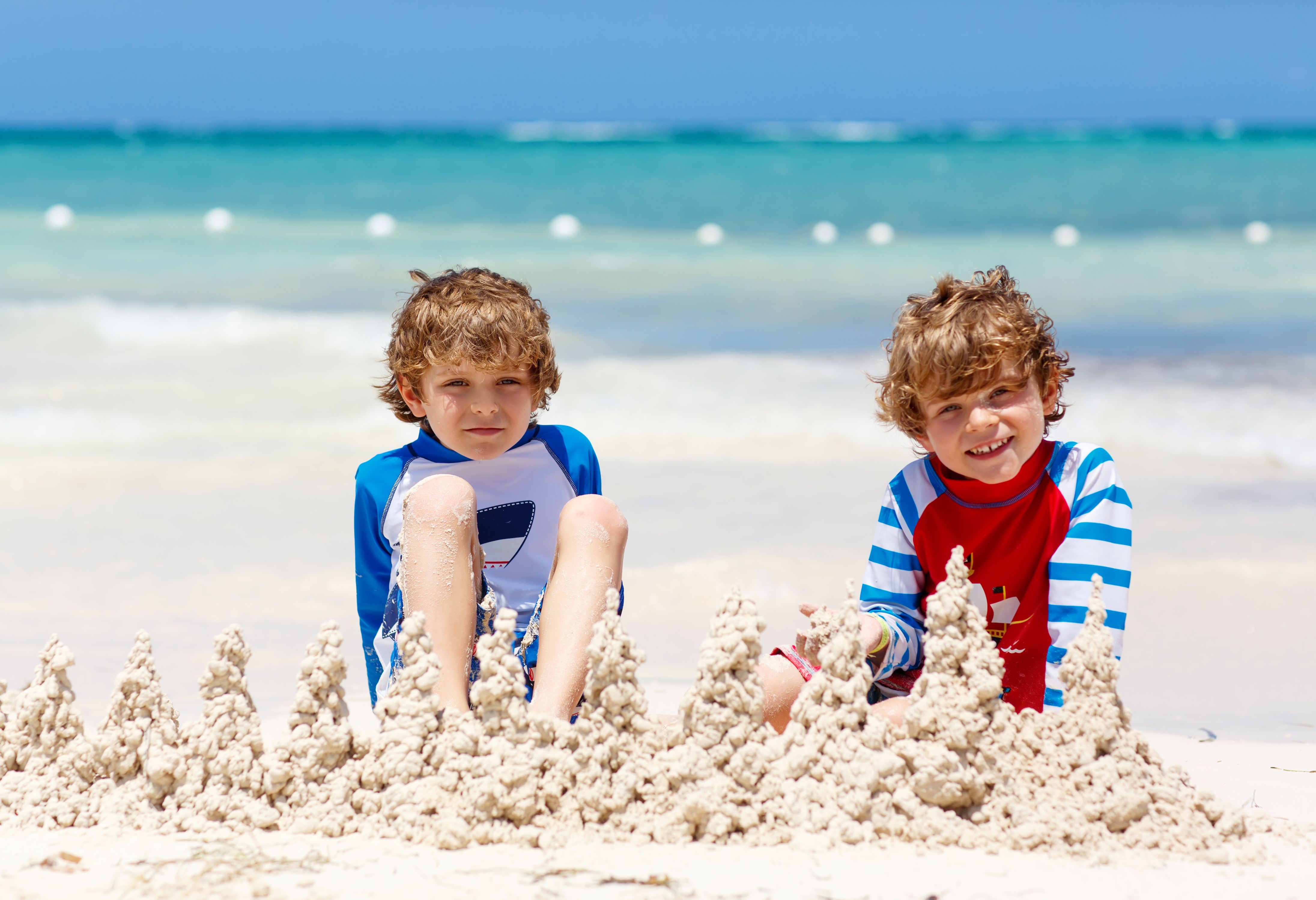 Mexico Yucatan Playa del Carmen Kinderen spelen op het strand