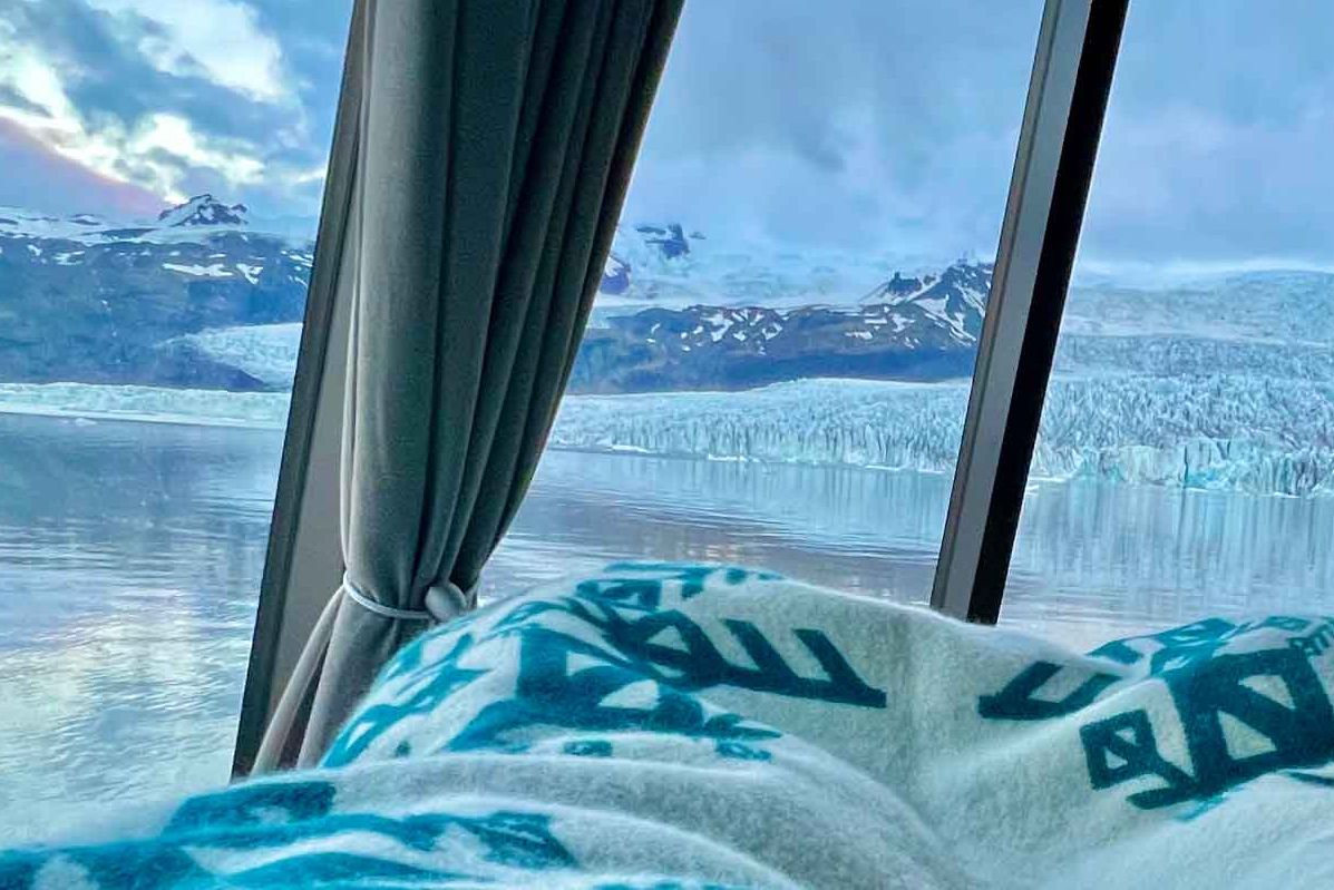 IJsland Fjallsarlon Aurora Hut Uitzicht vanuit bed