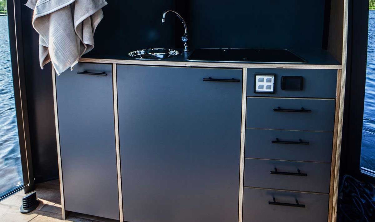 IJsland Fjallsarlon Glacier Aurora Hut Keukentje