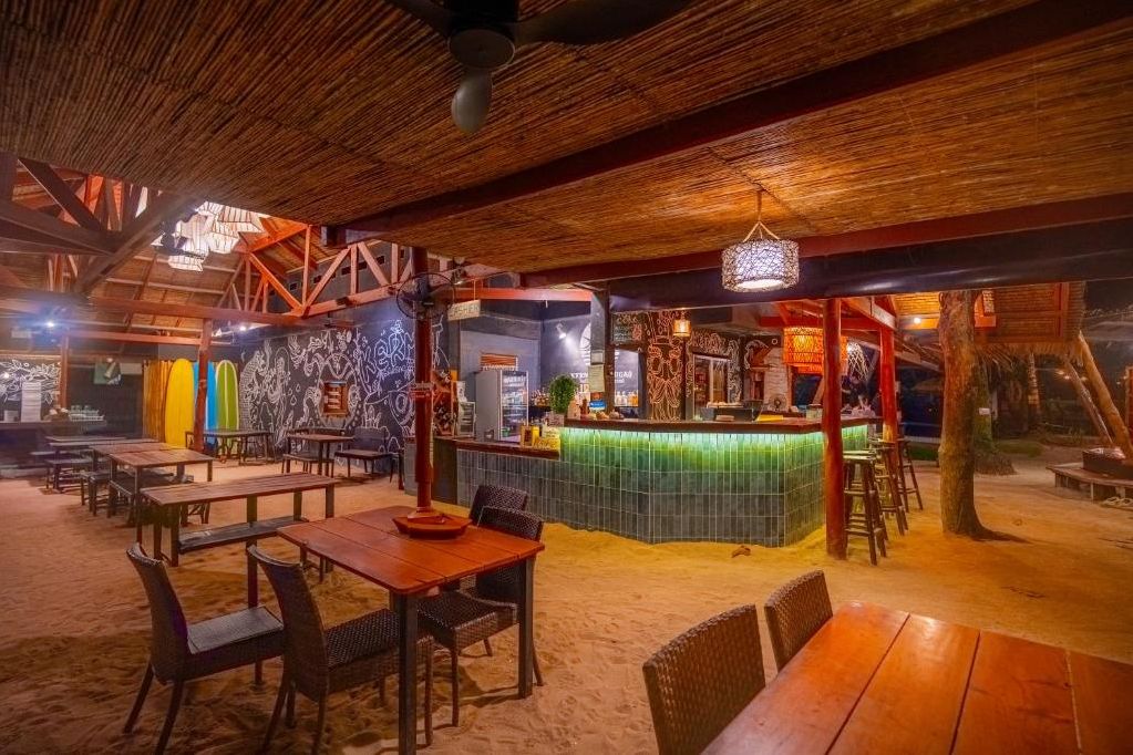 Filipijnen Siagrao The Henry at Kermit Bar