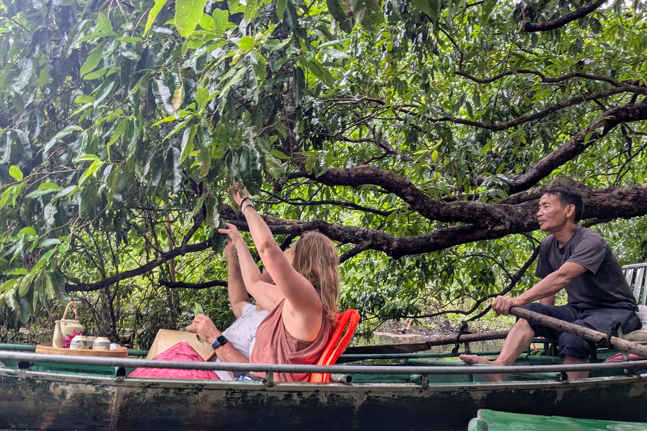 Vietnam Ninh Binh Peda and Paddle by E-bike Varen