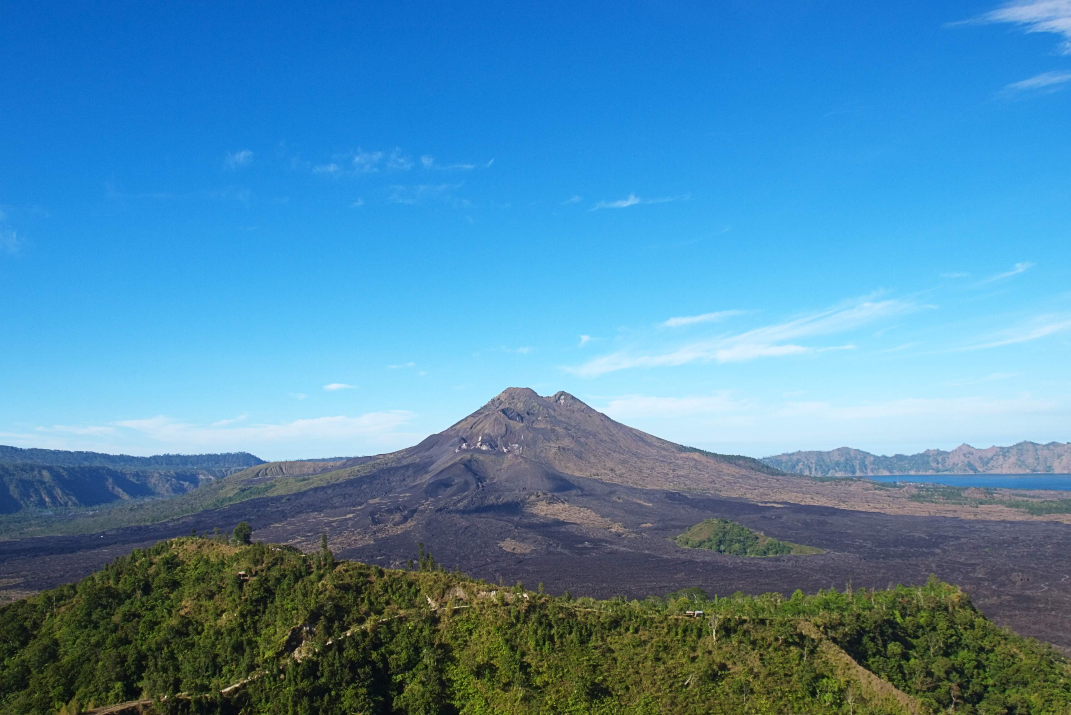 Uitzicht op de Batur vulkaan vanaf Kintamani viewpoint